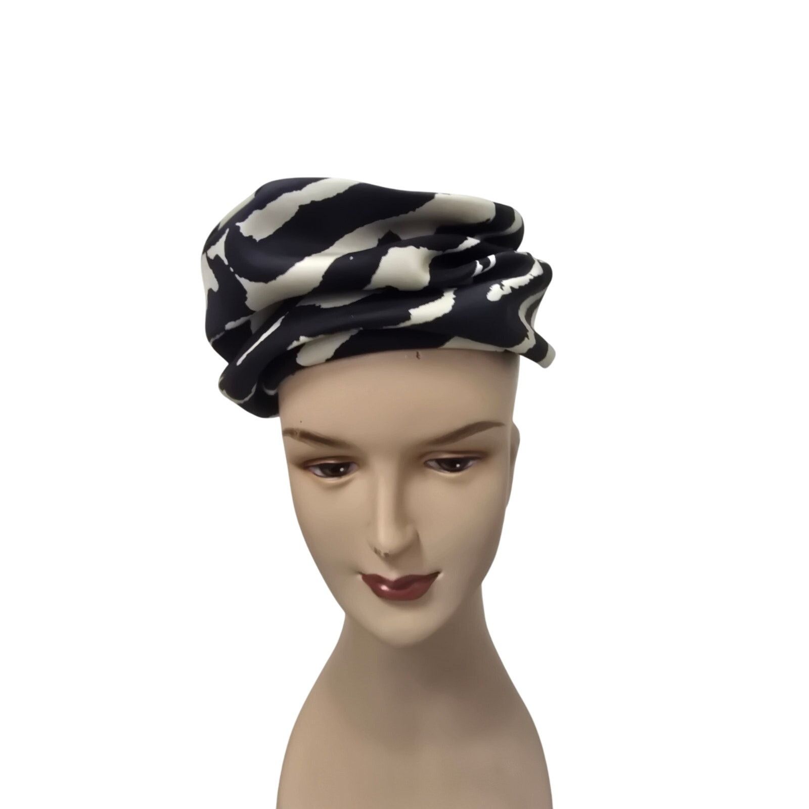 Other Vintage Dachettes by Lilly Dache Hat, Black & Ivory Size ONE SIZE - 1 Thumbnail