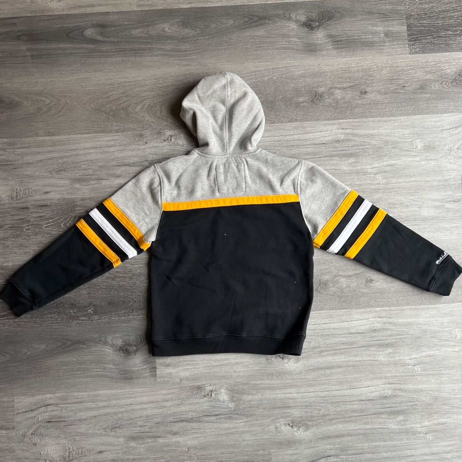 Mitchell & Ness Men's Boston Bruins NHL Mitchell & Ness Head Coach Pullover Size US L / EU 52-54 / 3 - 2 Thumbnail