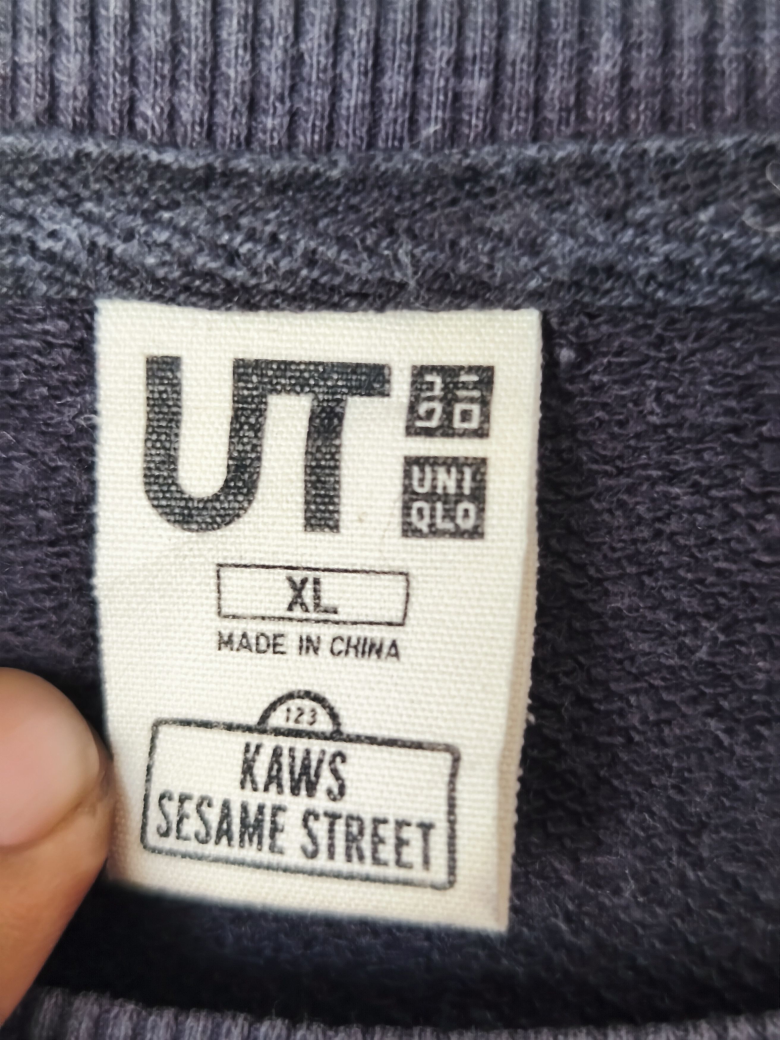 Kaws × Uniqlo UT x KAWS black sweatshirt XL Size US XL / EU 56 / 4 - 9 Thumbnail