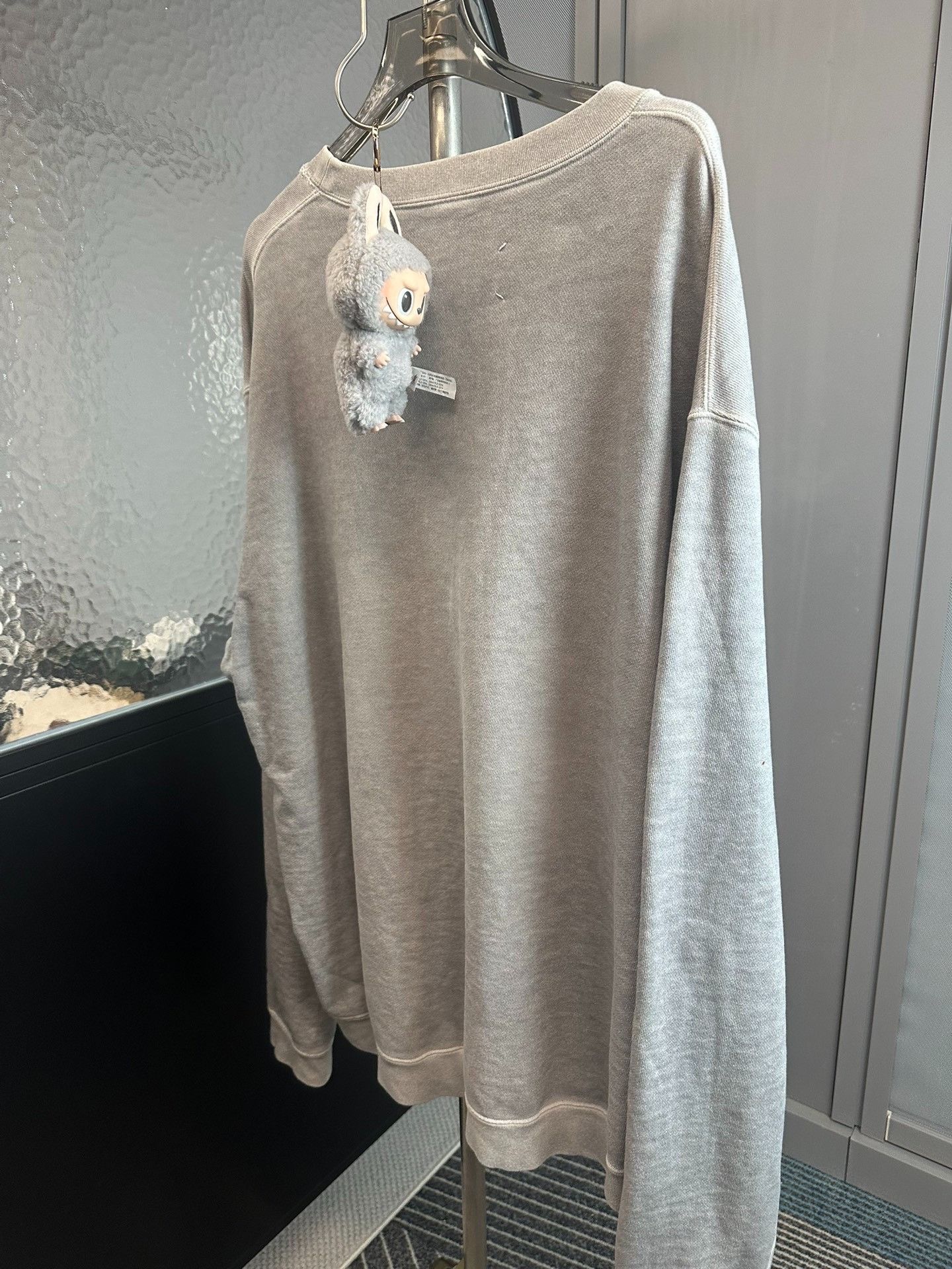 Maison Margiela Maison Margiela Gray relief embroidered pattern logo sweats Size US L / EU 52-54 / 3 - 2 Thumbnail