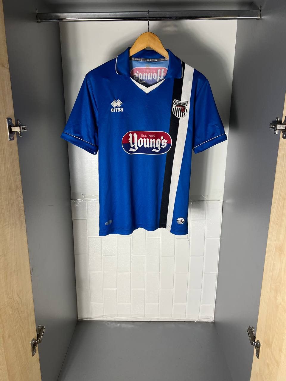 Vintage VERY RARE ERREA FC GRIMSBY TOWN ENGLAND RETRO SOCCER JERSEY Size US M / EU 48-50 / 2 - 1 Thumbnail