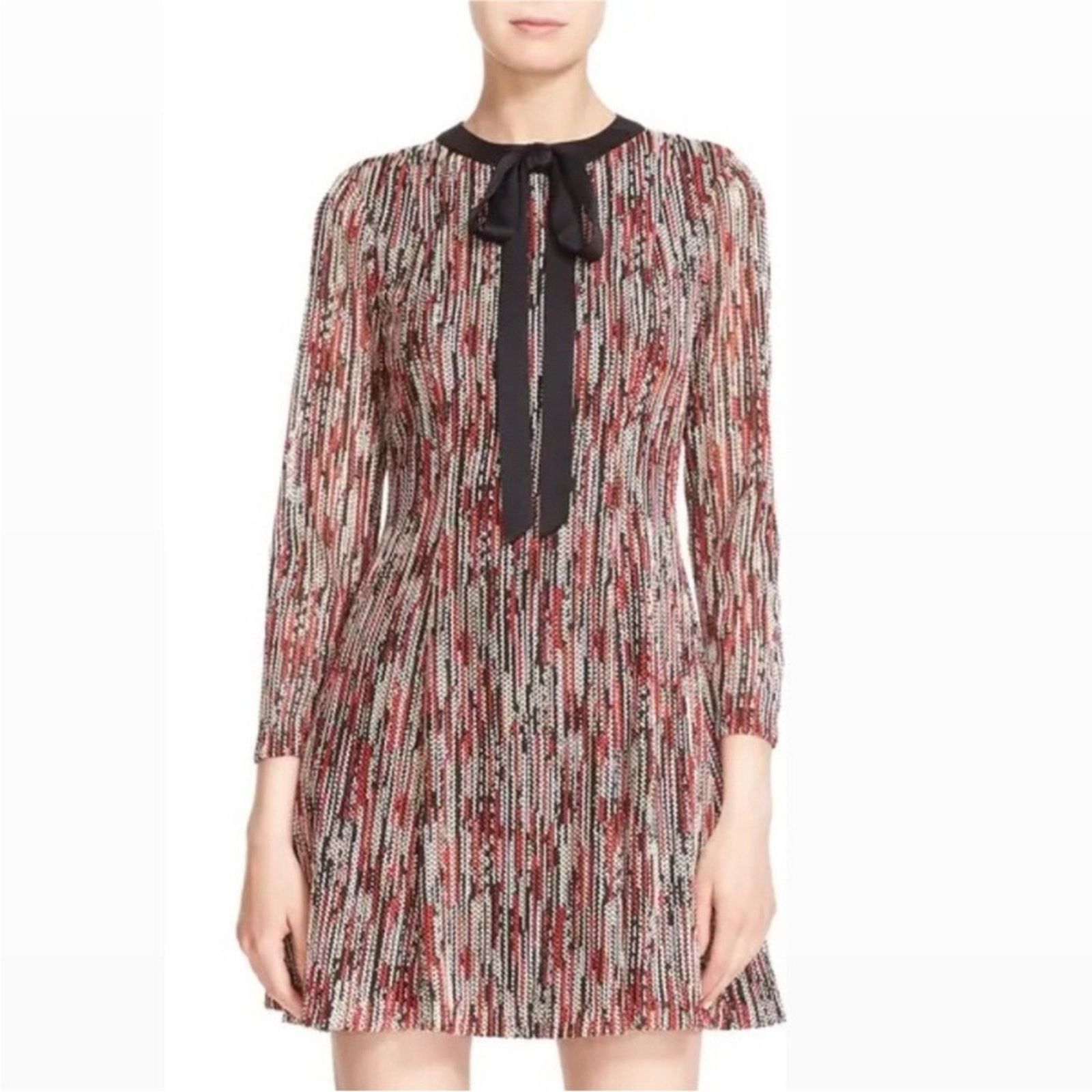 Alice + Olivia Alice & Olivia Gwyneth Fit & Flare 3/4 Sleeve Mini Dress Size XS / US 0-2 / IT 36-38 - 1 Thumbnail