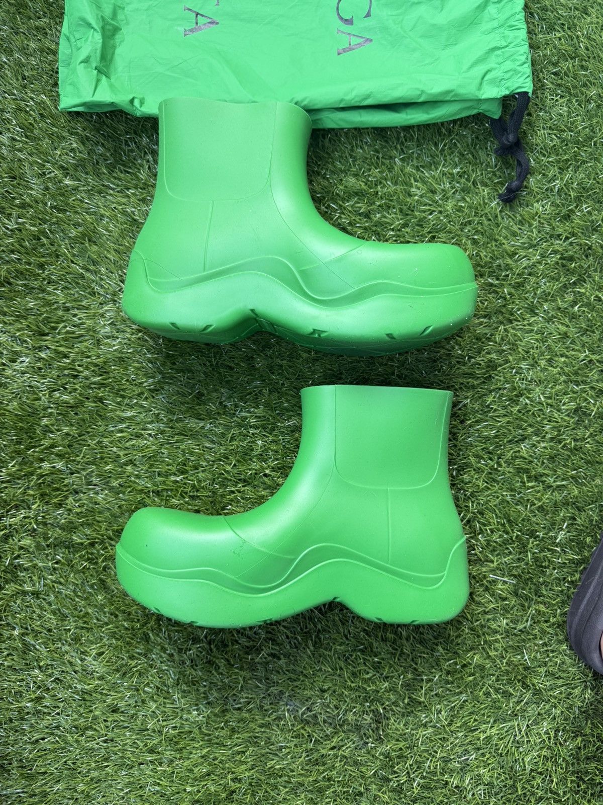 Bottega Veneta Bottega Veneta Puddle Boot size 42 Parakeet Green Size US 9 / EU 42 - 2 Thumbnail
