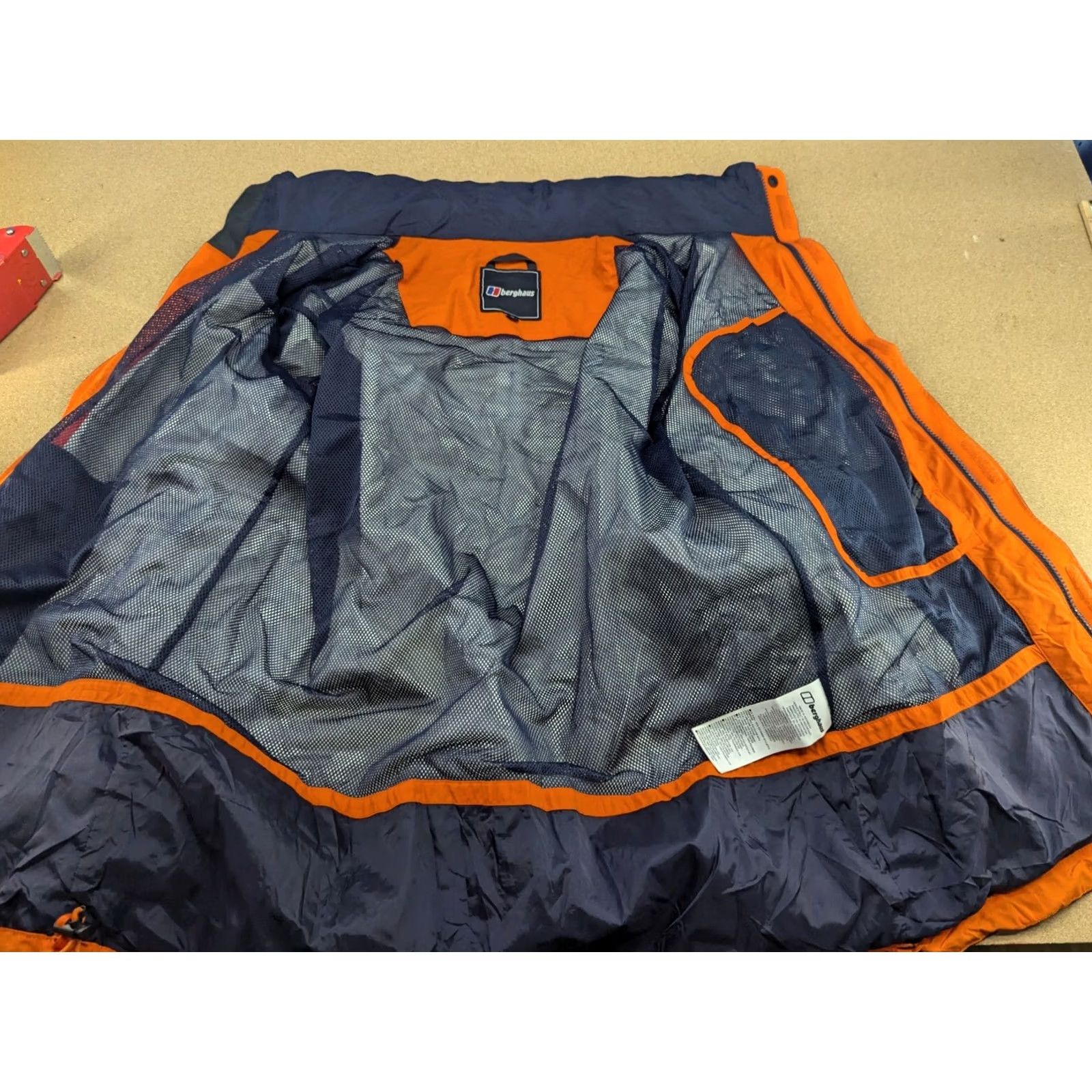Berghaus Berghaus Mens Gore-Tex Jacket Outdoor Hiking Black Hooded Waterproof 3-in-1 Jacket M Mens Hooded Water Resistant Full Zip Pockets Wind-Resistant 90s? Size US M / EU 48-50 / 2 - 4 Thumbnail