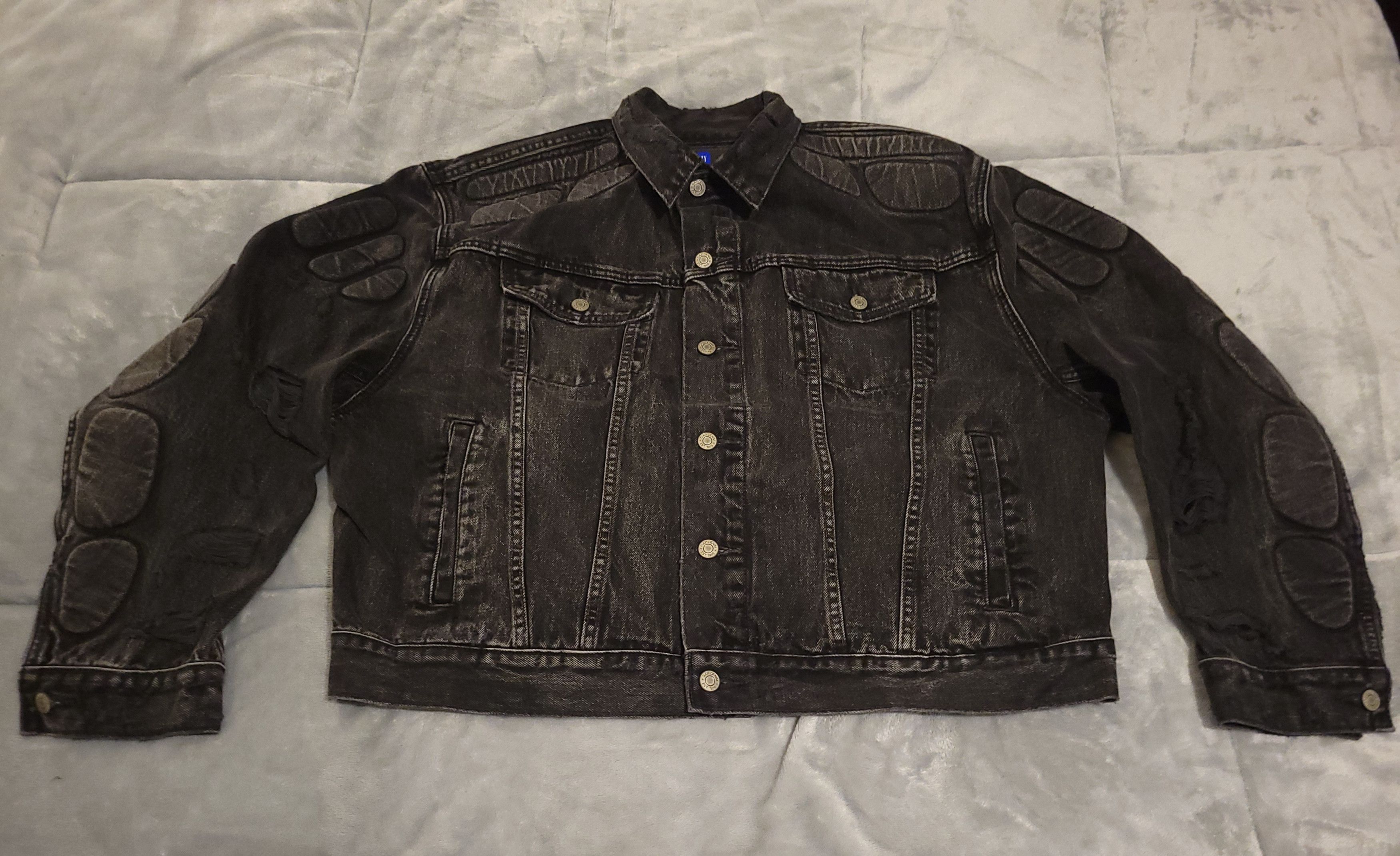 ジャケット・アウター YEEZY GAP BALENCIAGA DENIM JACKET BLACK Yeezy Gap unveils Balenciaga collection that includes a $440