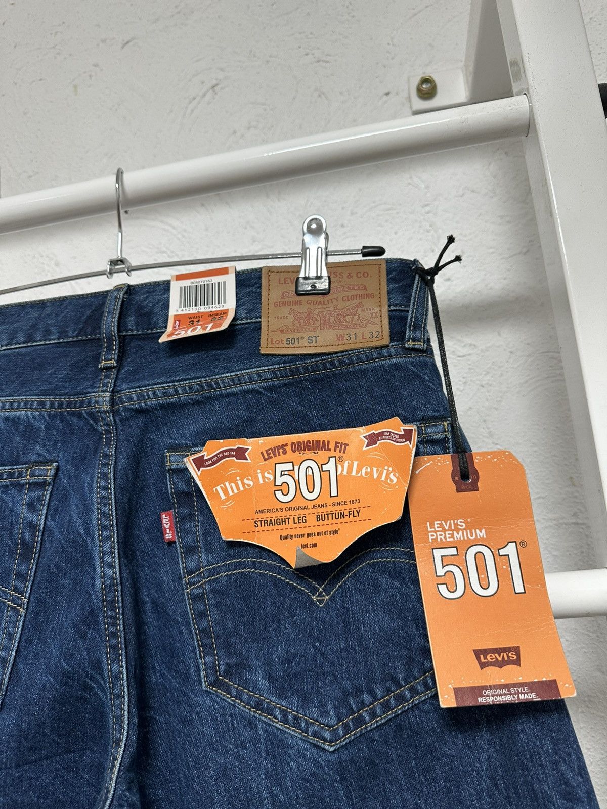 Levi's Levi’s 501 Men’s Jeans Size W31 L32 Premium Size US 32 / EU 48 - 6 Thumbnail