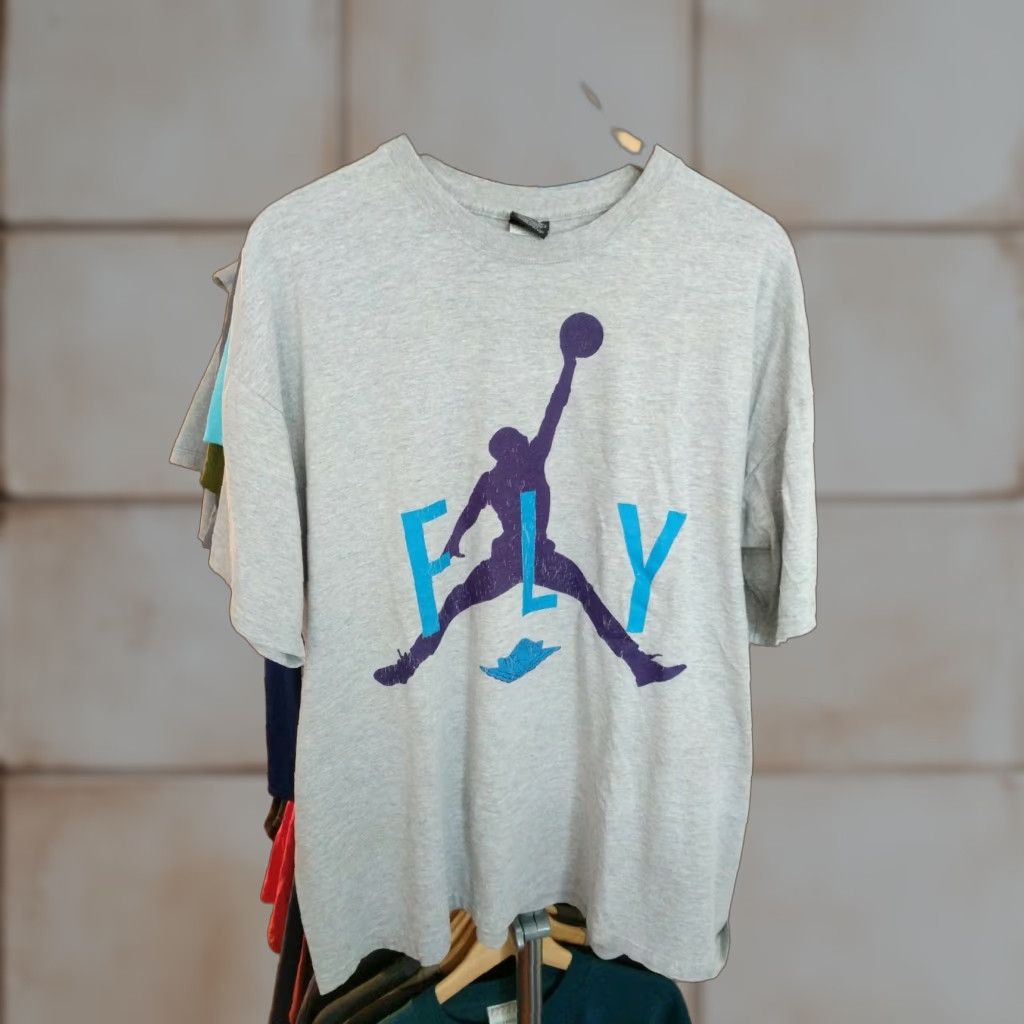 Nike VINTAGE Nike T Shirt Fly XL Mens gray Streetwear Jordan Hypebeast Short Sleeve Nike Fly XL Mens gray Vintage Streetwear T Shirt Size US XL / EU 56 / 4 - 1 Thumbnail