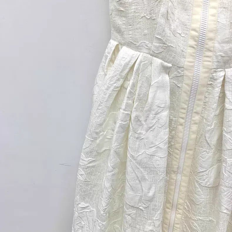 Fendi Fendi Ivory floral embossed design round neck sleeveless z Size XS / US 0-2 / IT 36-38 - 4 Thumbnail