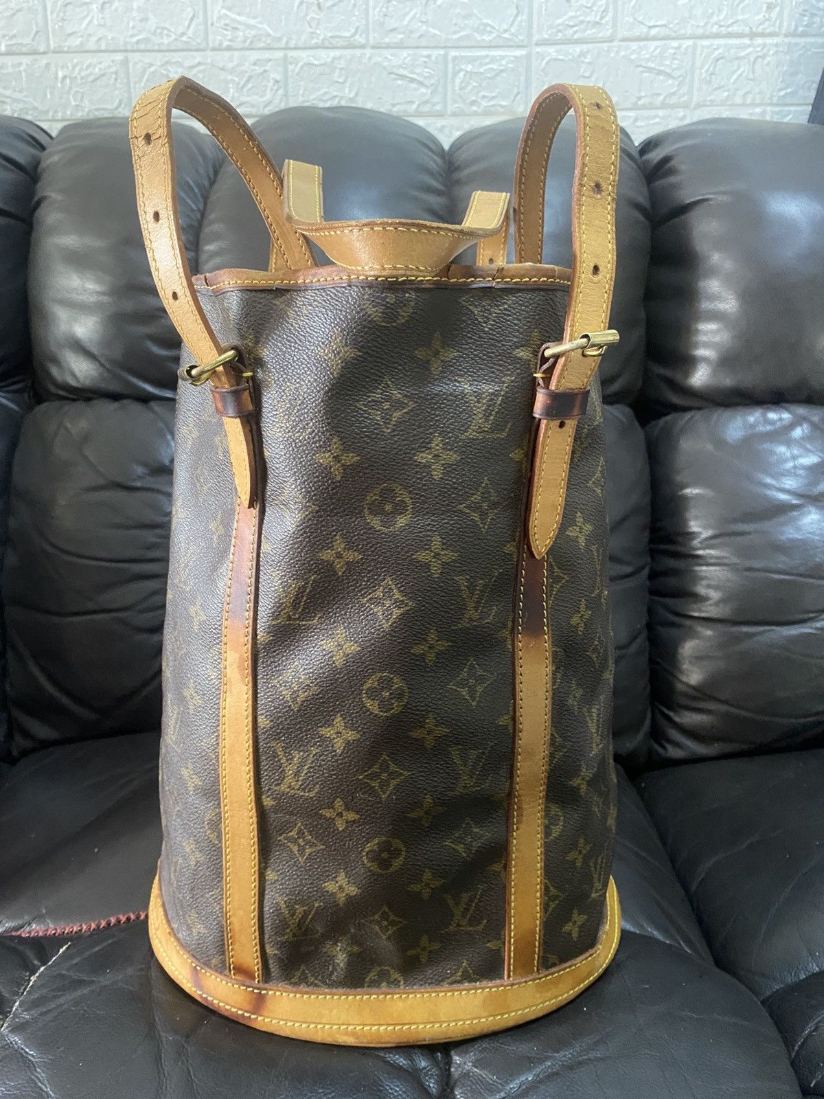 Louis Vuitton Authentic Louis Vuitton Monogram Bucket GM Size ONE SIZE - 1 Thumbnail