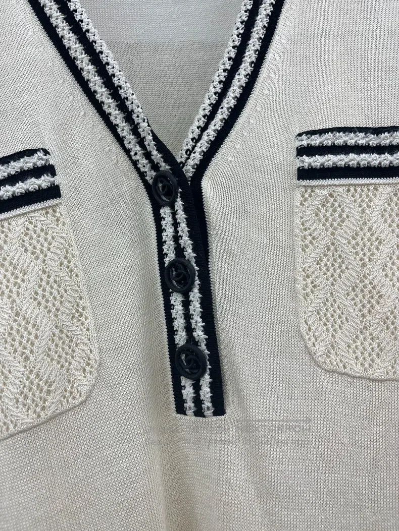 Chanel Chanel White V-neck four-pocket knitted dress Size XS / US 0-2 / IT 36-38 - 2 Thumbnail