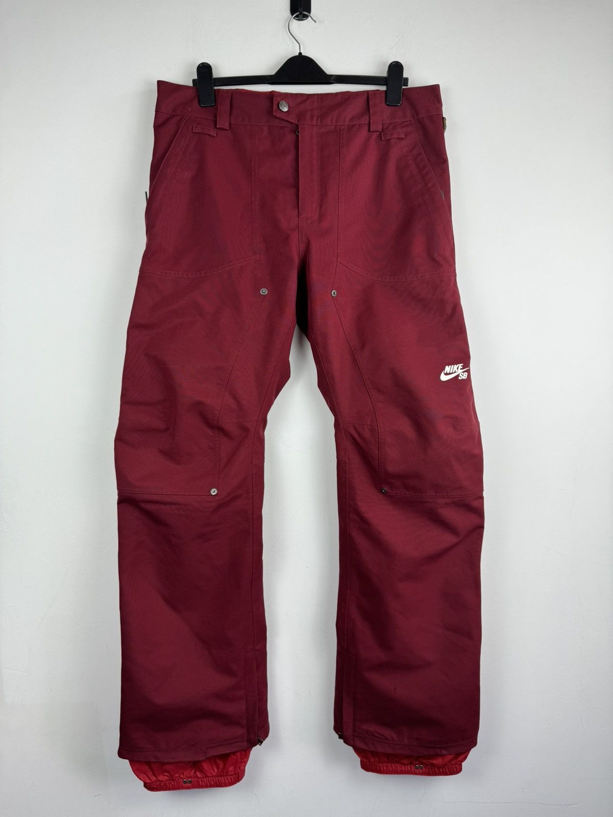 image of Nike Sb Ruskin Men’S Snowboarding Ski Pants in Burgundy, Men's (Size 34)