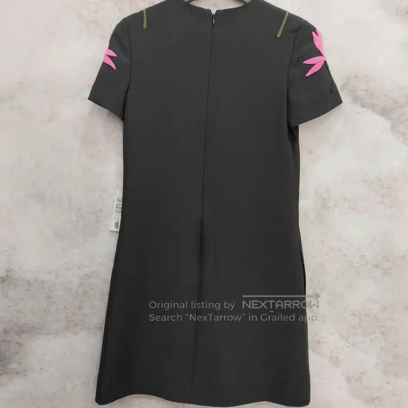 Valentino Valentino Short Sleeve Black Dress with Floral Detail . Size S / US 4 / IT 40 - 2 Thumbnail