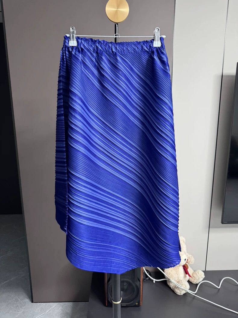 Other Issey Miyake size:3 Blue twill pleated skirt Size 22" - 2 Thumbnail
