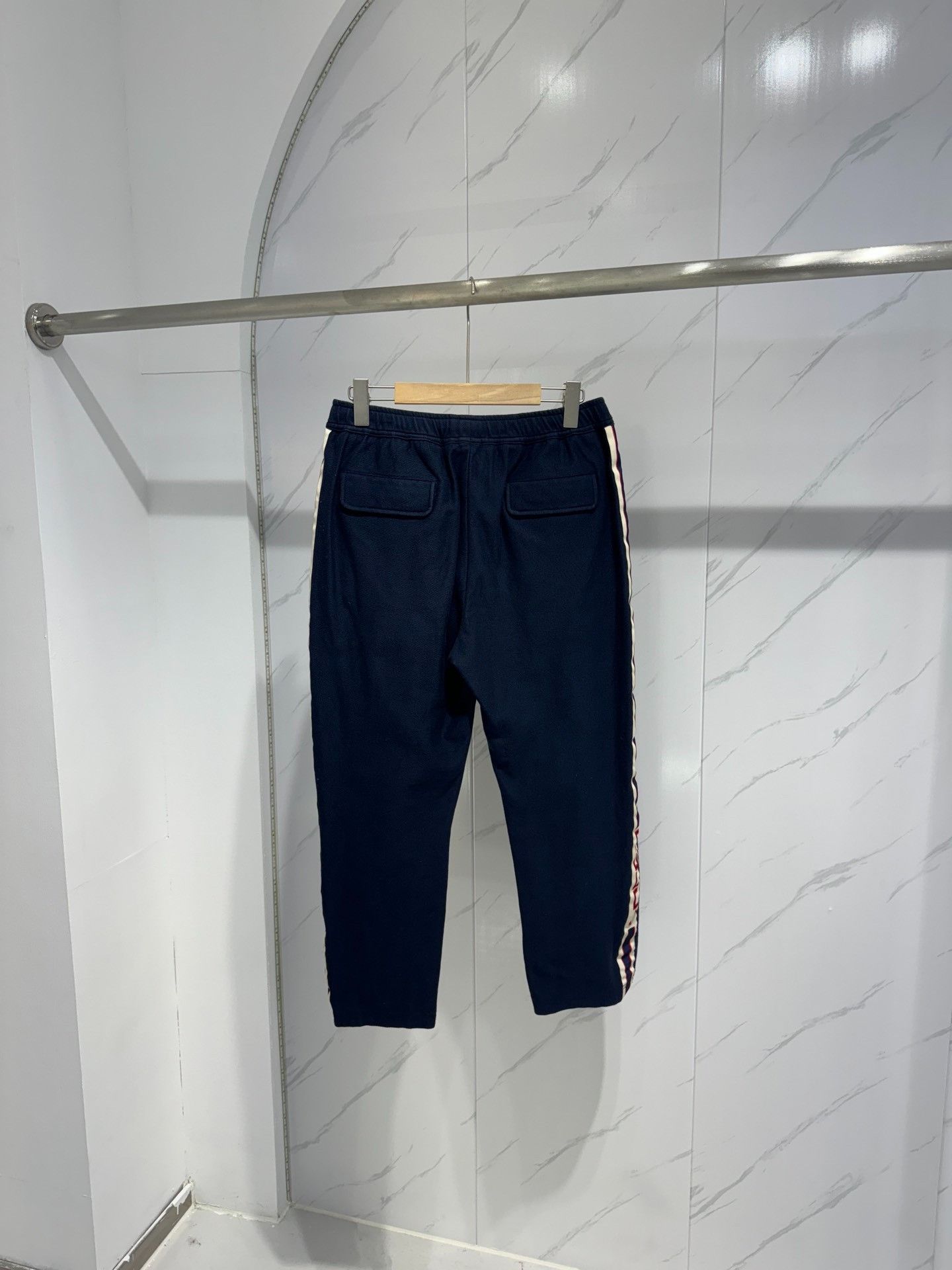 Gucci Gucci side logo striped logo casual trousers Size US 36 / EU 52 - 2 Thumbnail