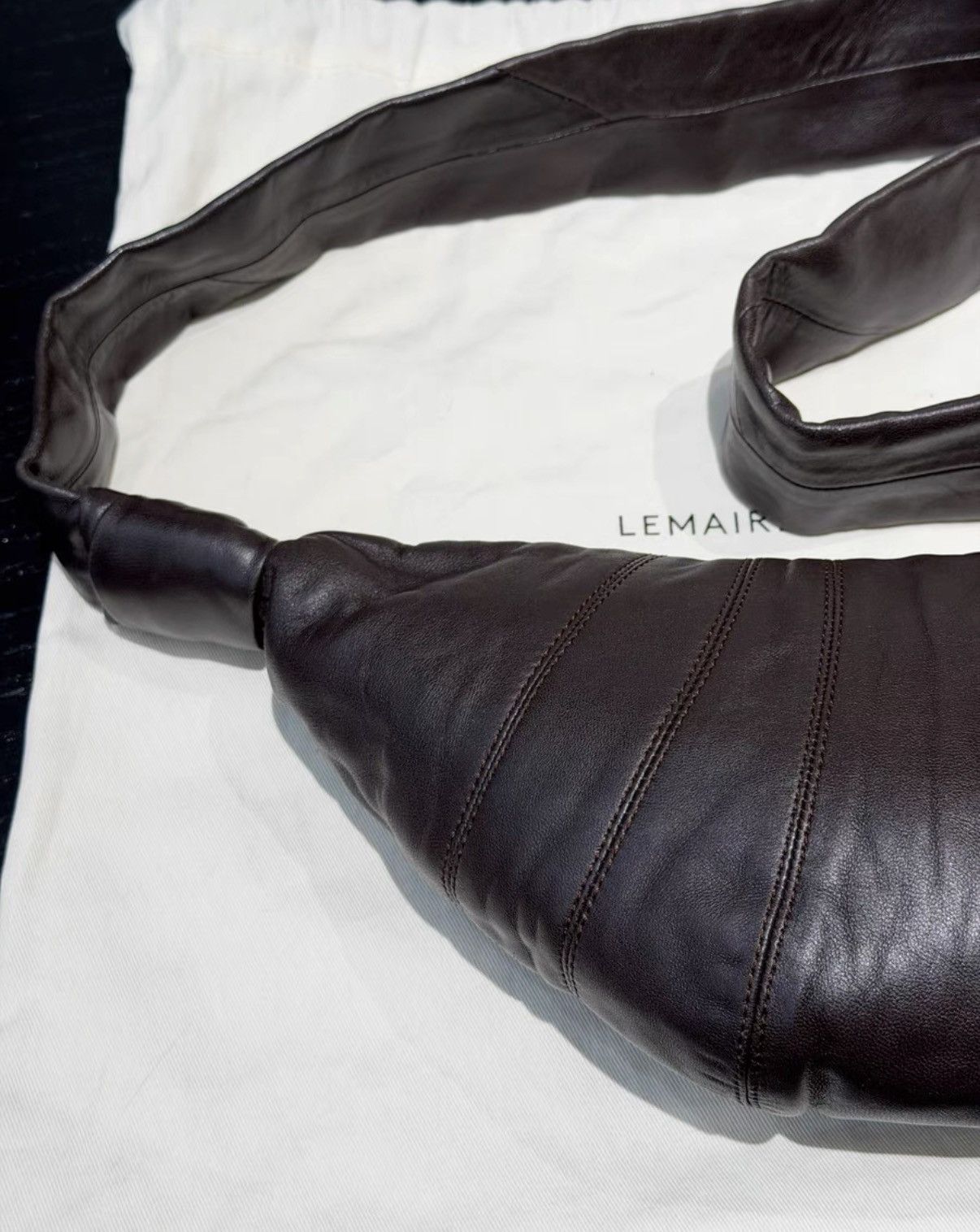 Lemaire Lemaire Dark Lambskin Croissant Crossbody Bag KKKK9 Size ONE SIZE - 4 Thumbnail