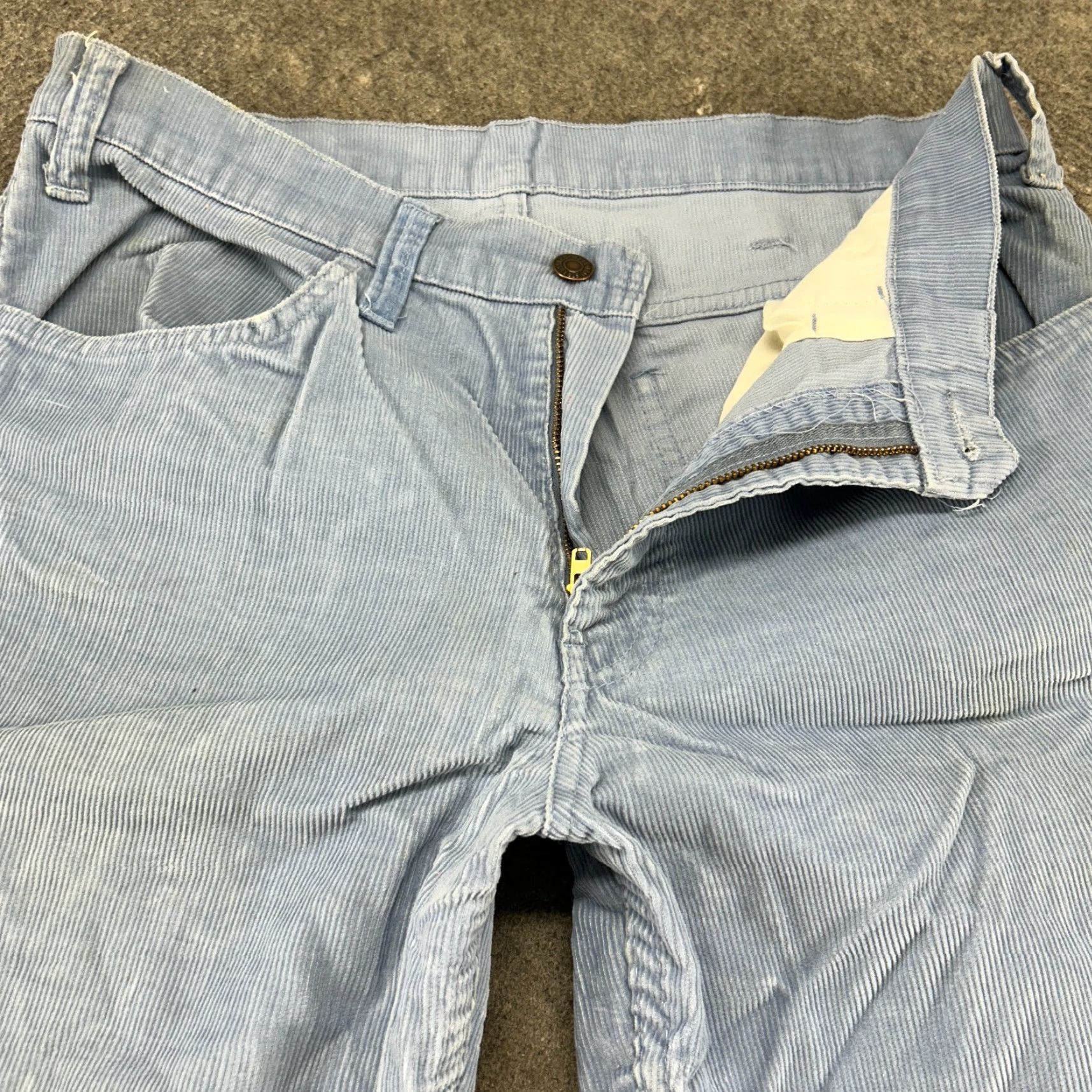 Levi's VINTAGE Levi's Bell Bottom Pants Mens 33x34 Blue Corduroy Bootcut 90s Dis Size US 33 - 2 Thumbnail