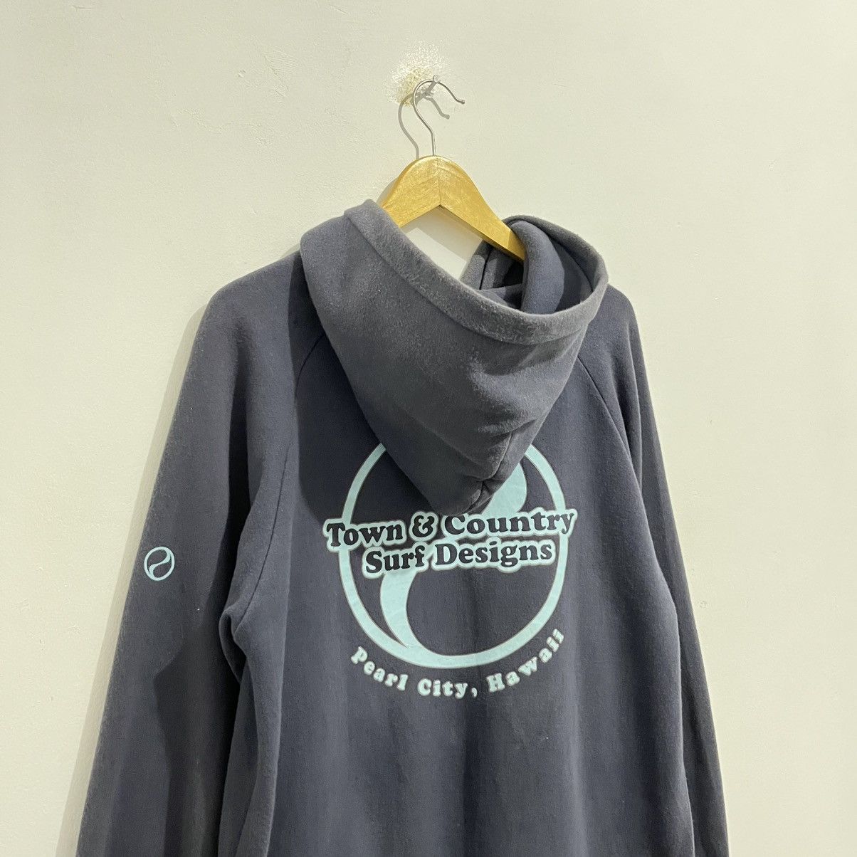 Japanese Brand Vintage Sun Faded Town And Country T&C Surf Design Size US M / EU 48-50 / 2 - 6 Thumbnail