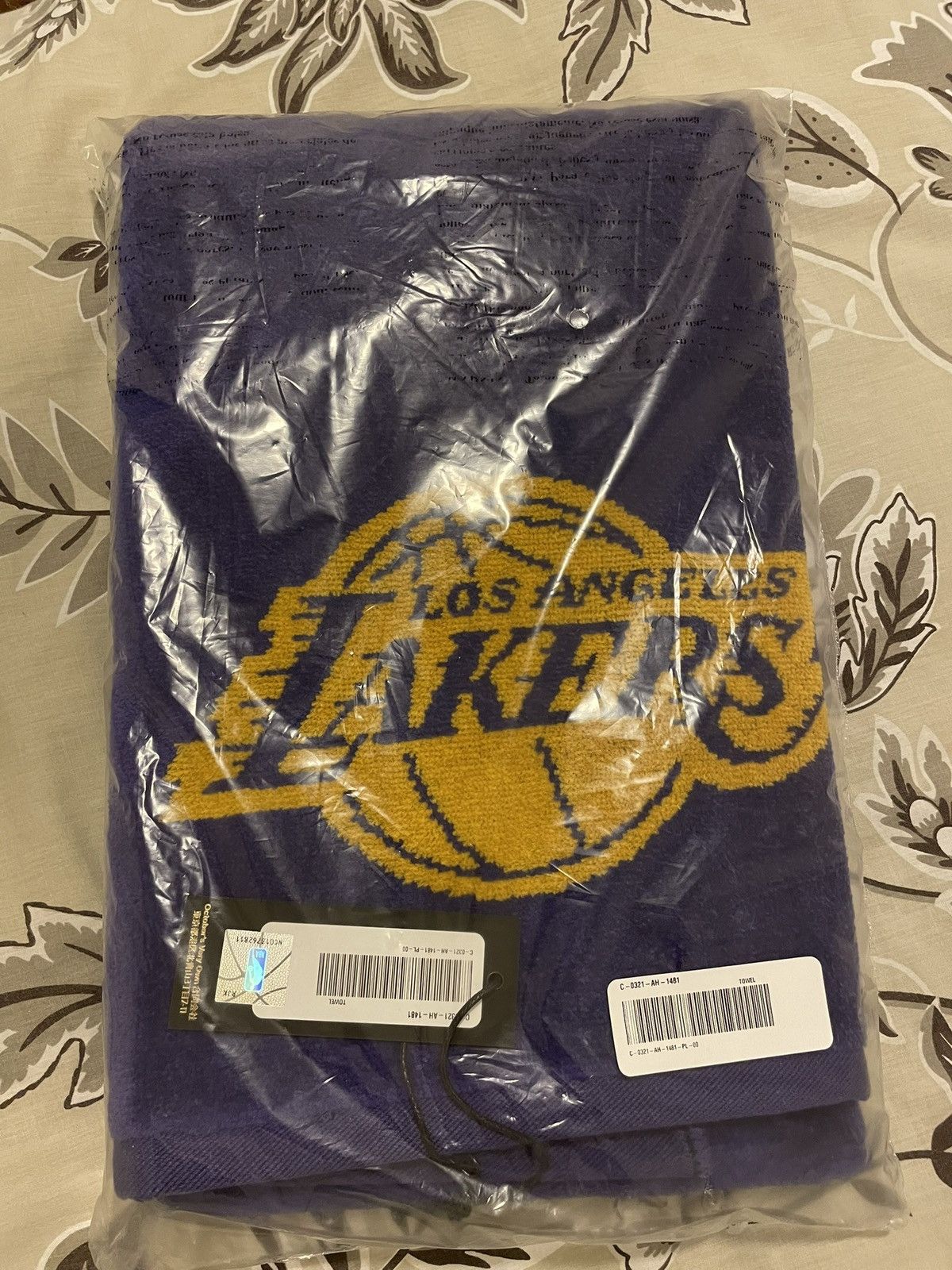 NBA × October's Very Own OVO x NBA towel lakers 2021 Size ONE SIZE - 2 Thumbnail