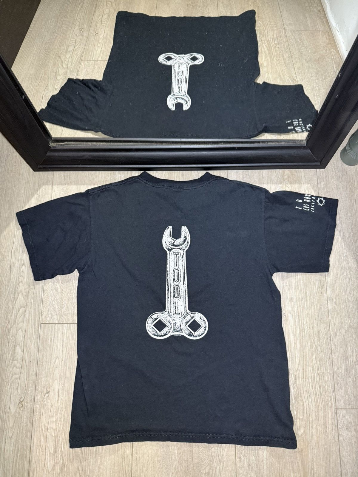 Band Tees × Vintage Vintage / Y2K Rare 2009 Tool Wrench Shirt Size US M / EU 48-50 / 2 - 1 Thumbnail