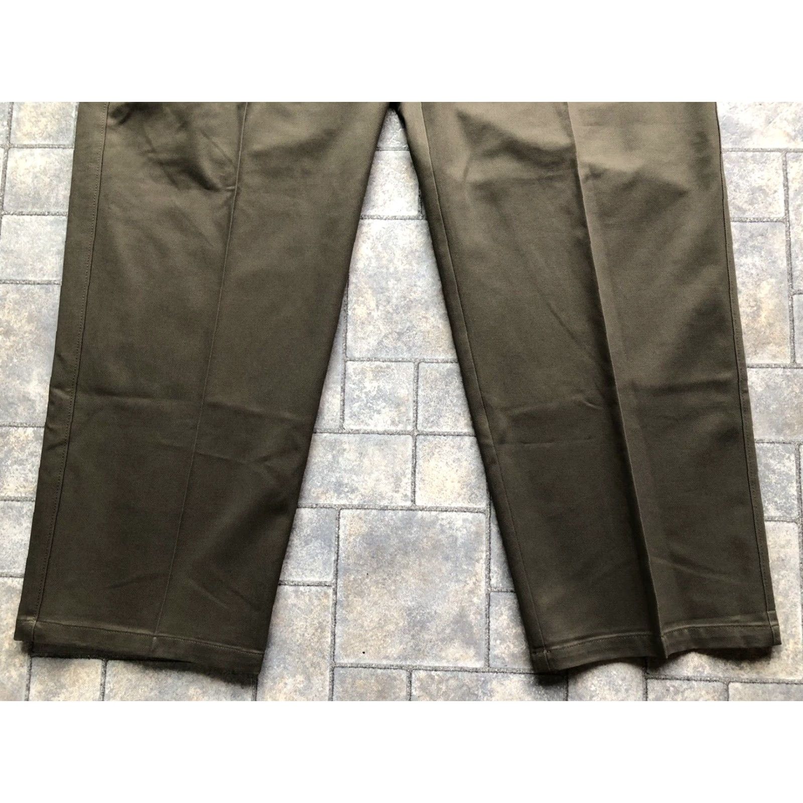 Vintage St. John’s Bay Pants 42x30 Green Classic Fit Plain Front Worry Free Pant Mens Size US 42 / EU 58 - 2 Thumbnail