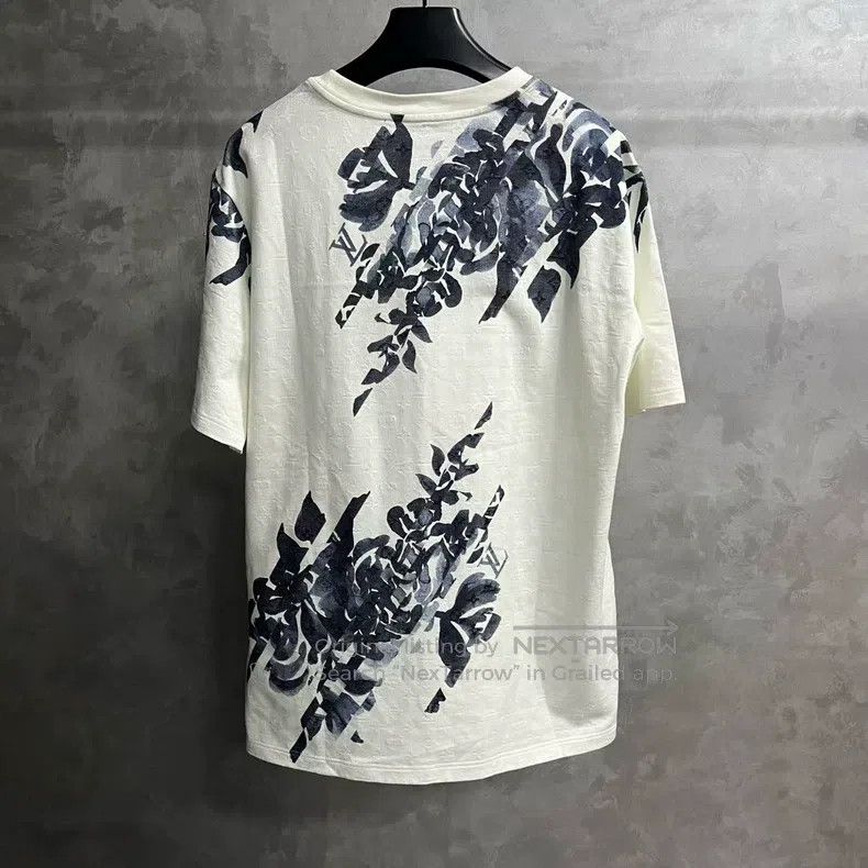 Louis Vuitton Louis Vuitton size 4l White Embroidered Floral Crew Neck T- Size US M / EU 48-50 / 2 - 5 Thumbnail