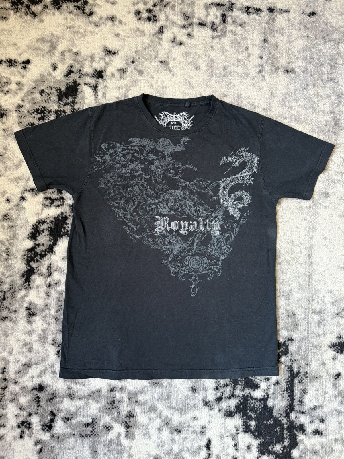 Vintage Y2K Royalty graphic T-shirt Size US L / EU 52-54 / 3 - 1 Thumbnail