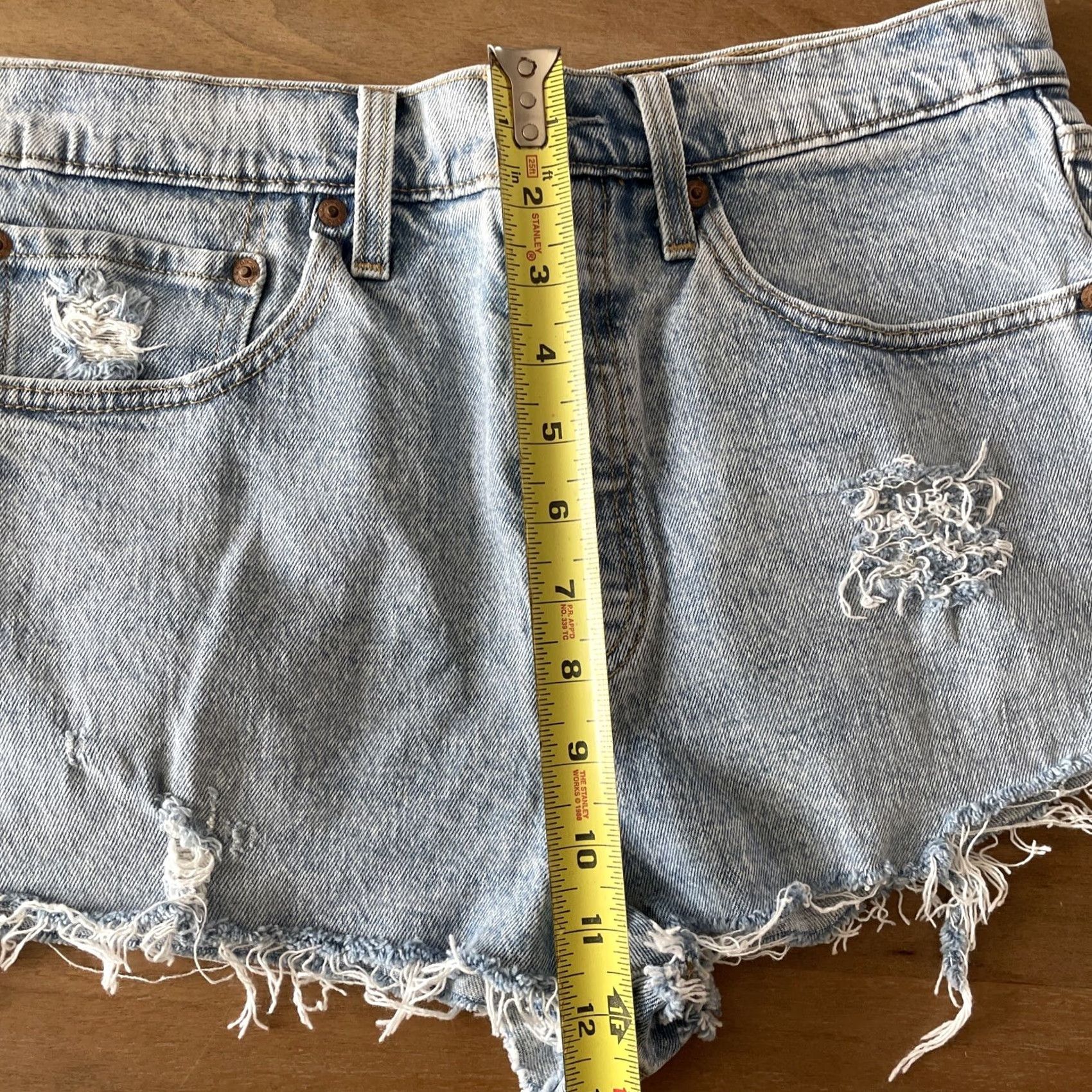 Levi's Levi’s 501 Cut Off Shorts Women 32 Denim Booty Jorts Raw Hem Hi-Rise Light Wash Shorts Casual Womens 90s Western Cowboy Grunge Vintage No Size 30" / US 8 / IT 44 - 5 Thumbnail
