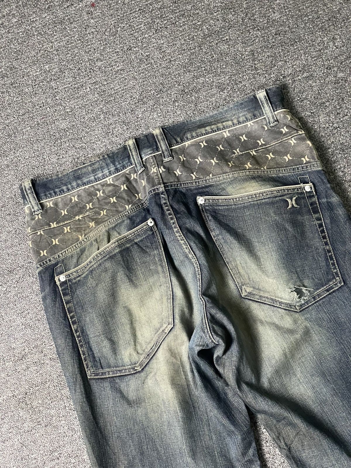 Hurley × Vintage HURLEY Men’s Fashion Distressed Denim Jeans (106) Size US 35 - 10 Thumbnail