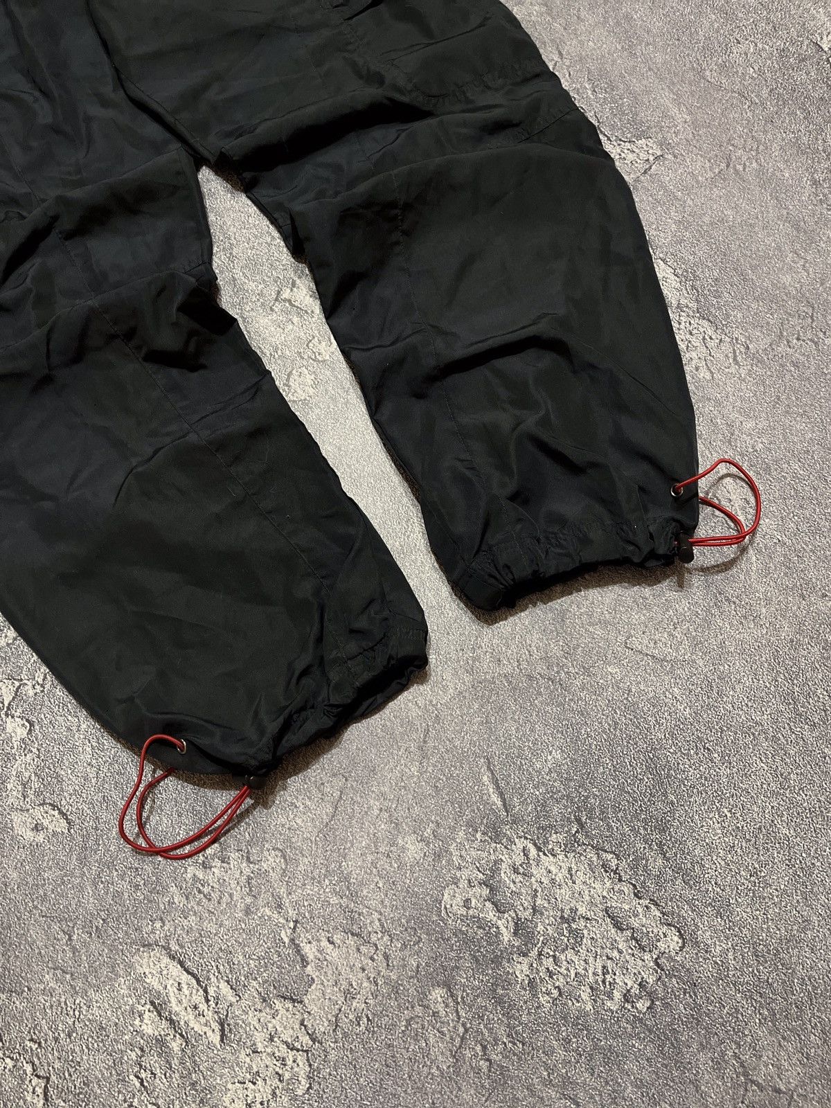 Vintage Vintage Nike 90s Nylon TrackPants Size US 36 / EU 52 - 2 Thumbnail