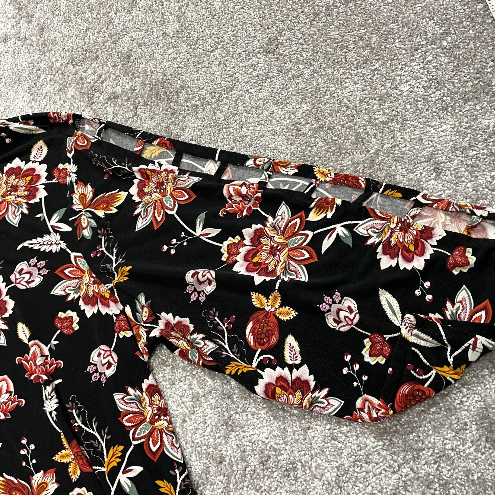 Vintage Cato Blouse Shirt Womens 28W Black Floral Long Sleeve Round Neck Button Casual Chiffon Polyester Plus Size Fall Spring Summer - Mens? Size 4XL / US 24-26 - 5 Thumbnail