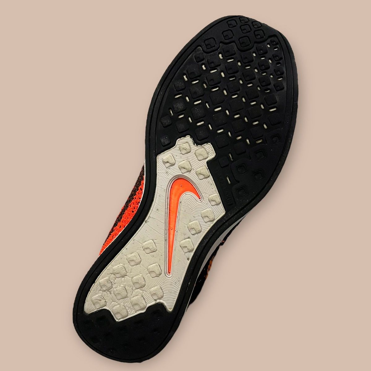 Nike Nike Flyknit Racer "Black Laser Crimson" Size US 10 / EU 43 - 19 Thumbnail