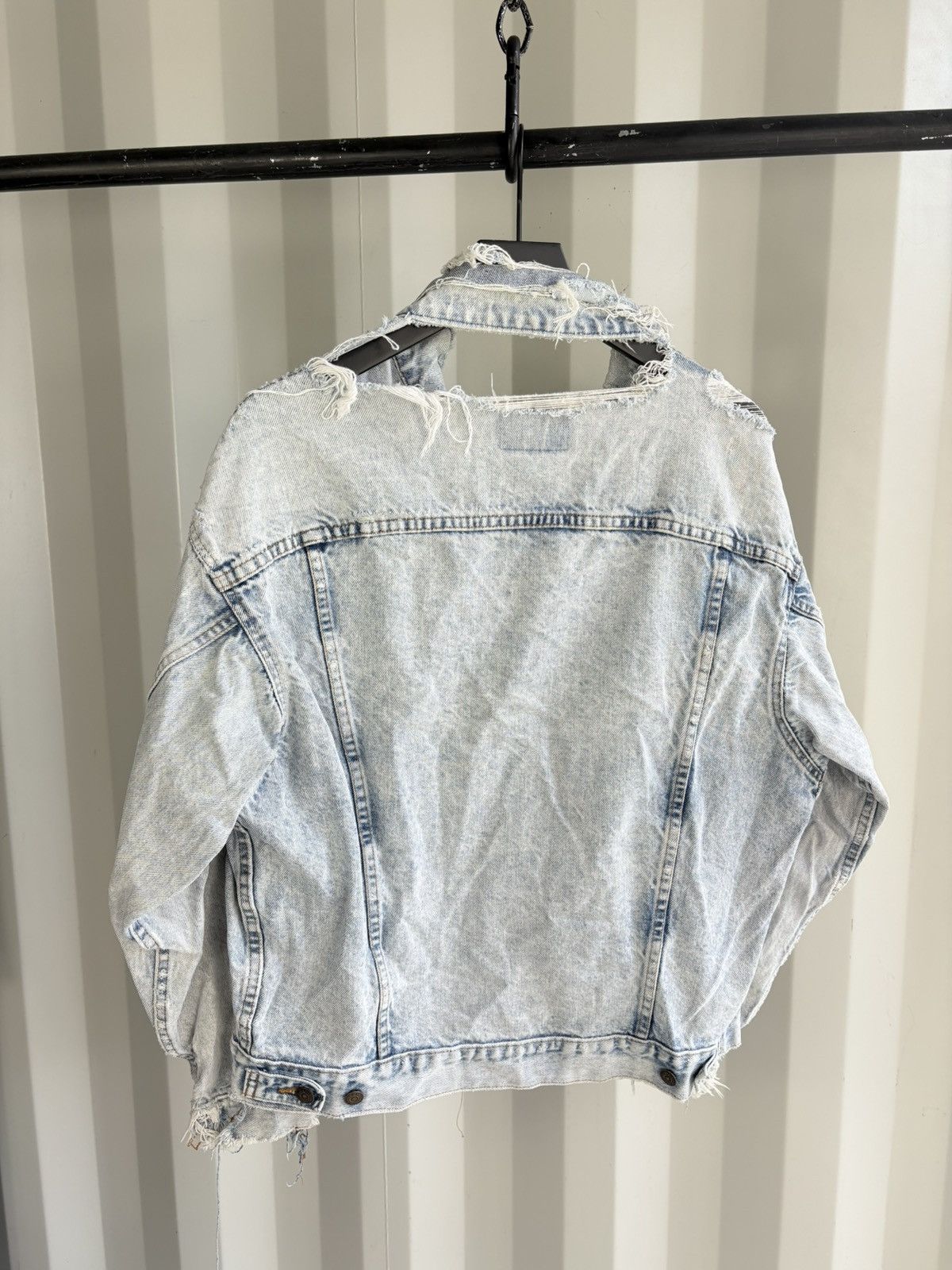 Vintage Vintage Levis Denim Jacket Thrashed Faded Distressed Grunge Size US XL / EU 56 / 4 - 3 Thumbnail