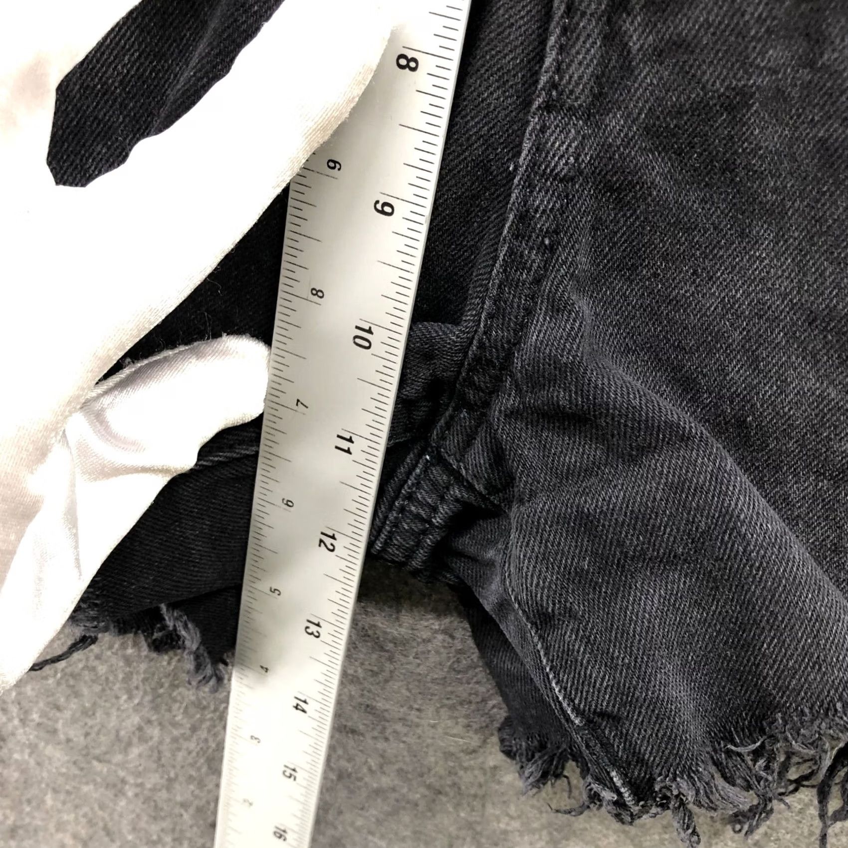 American Eagle Outfitters VINTAGE? No — American Eagle Highest Rise Mom Short Womens 2 Comfort Stretch Waistband Black Denim Flat Front 5-Pocket Regular Fit Women’s Shorts Size 26" / US 2 / IT 38 - 4 Thumbnail