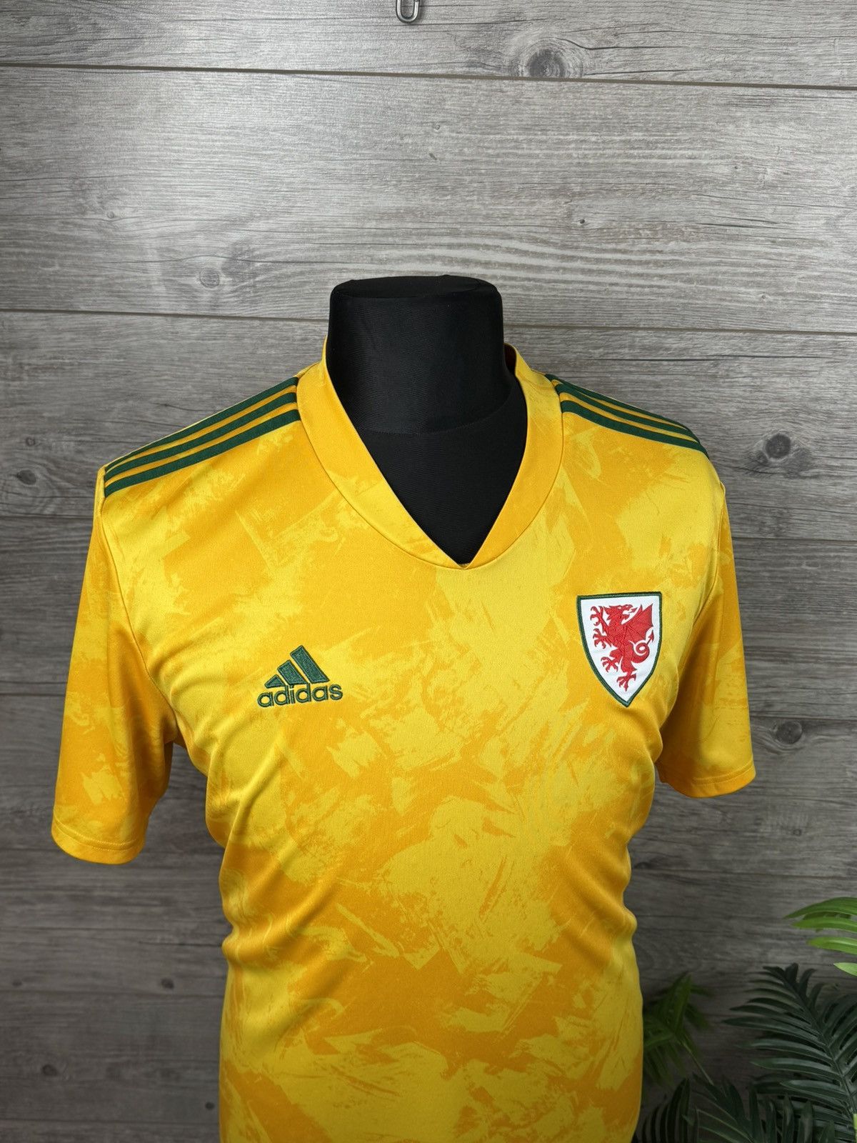 Adidas ADIDAS WALES NATIONALS AWAY 2020/2021 SOCCER JERSEY FOOTBALL Size US XL / EU 56 / 4 - 1 Thumbnail