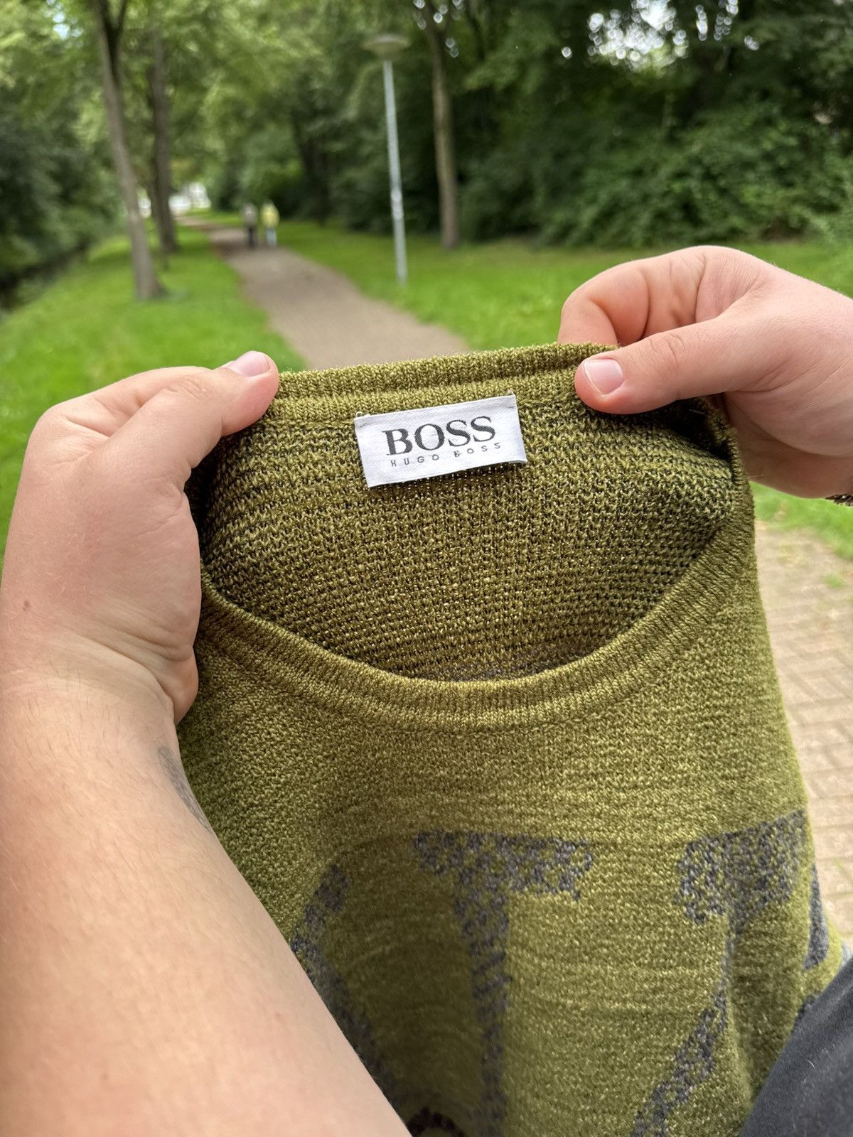 Hugo Boss Hugo Boss Green Knit Sweater “Young” Graphic – Olive Green Size US L / EU 52-54 / 3 - 14 Thumbnail