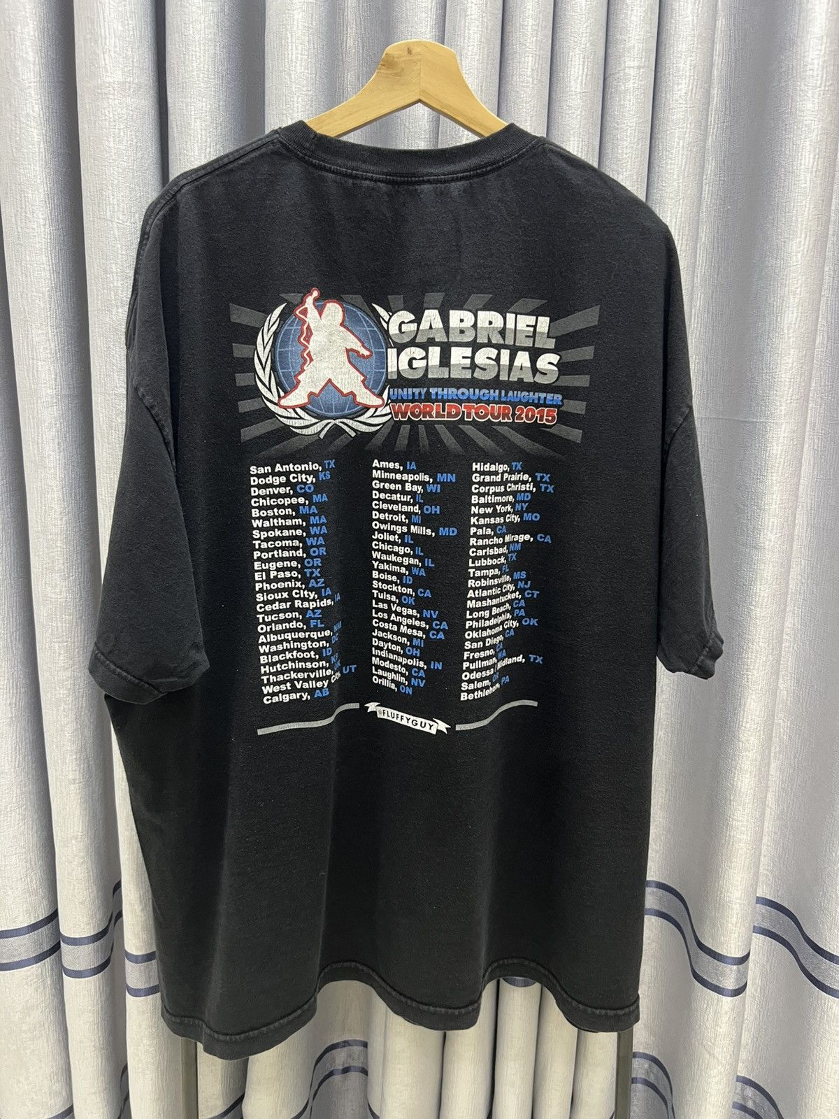 Band Tees GABRIEL IGLESIAS WORLD TOUR 2015 OVERSIZE TEE Size US XXL / EU 58 / 5 - 5 Thumbnail