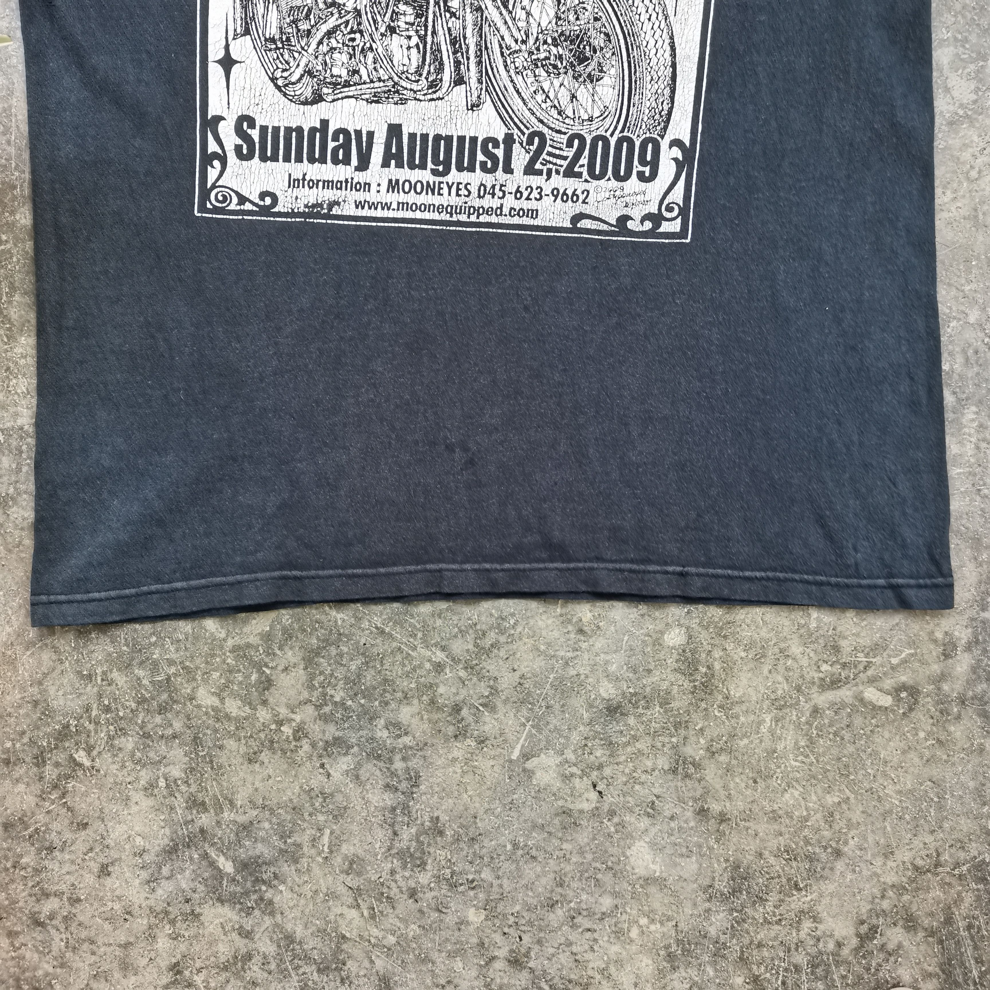 Vintage Crazy Vintage Y2k MOON EYES Distress Tee Size M Size US M / EU 48-50 / 2 - 10 Thumbnail