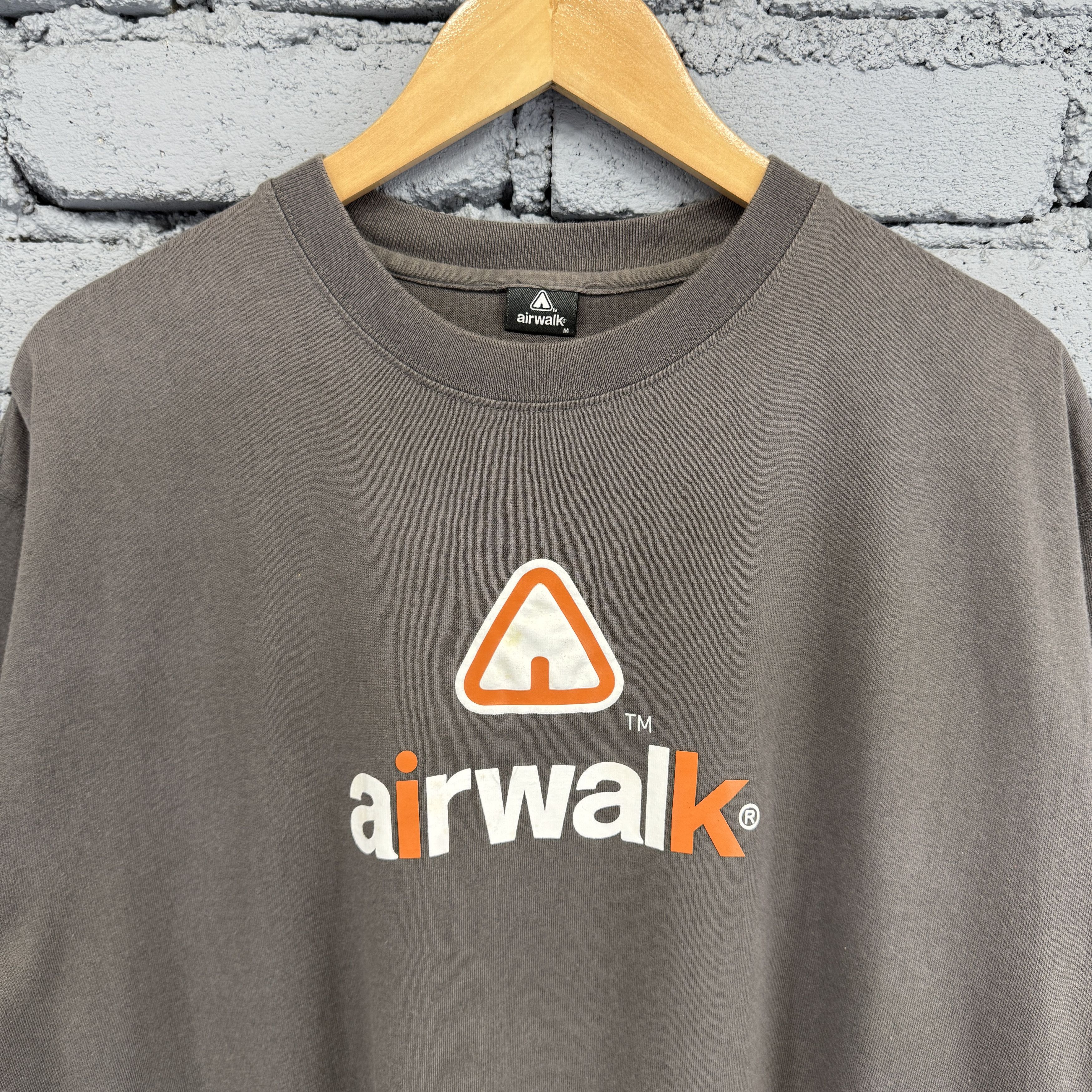 Vintage Vintage 00s Airwalk Skater Tshirt Size US M / EU 48-50 / 2 - 3 Thumbnail