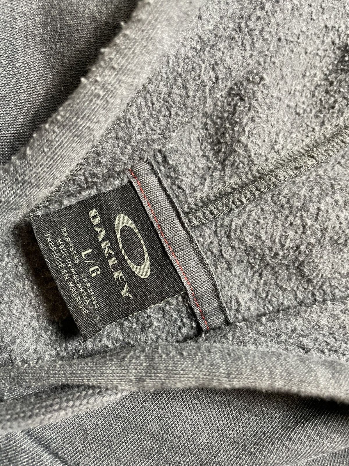 Oakley Vintage Oakley Big Logo Y2K Full Zip Hoodie Size US L / EU 52-54 / 3 - 8 Thumbnail