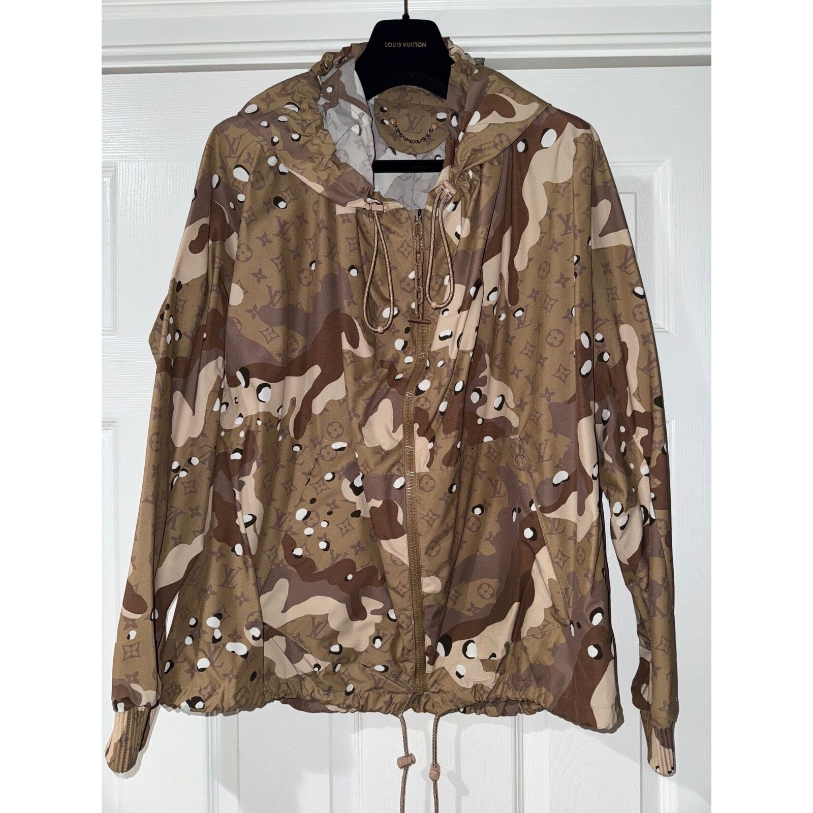 Louis Vuitton Louis Vuitton Virgil Parachute Hoodie Windbreaker Jacket 48 Size US M / EU 48-50 / 2 - 8 Thumbnail