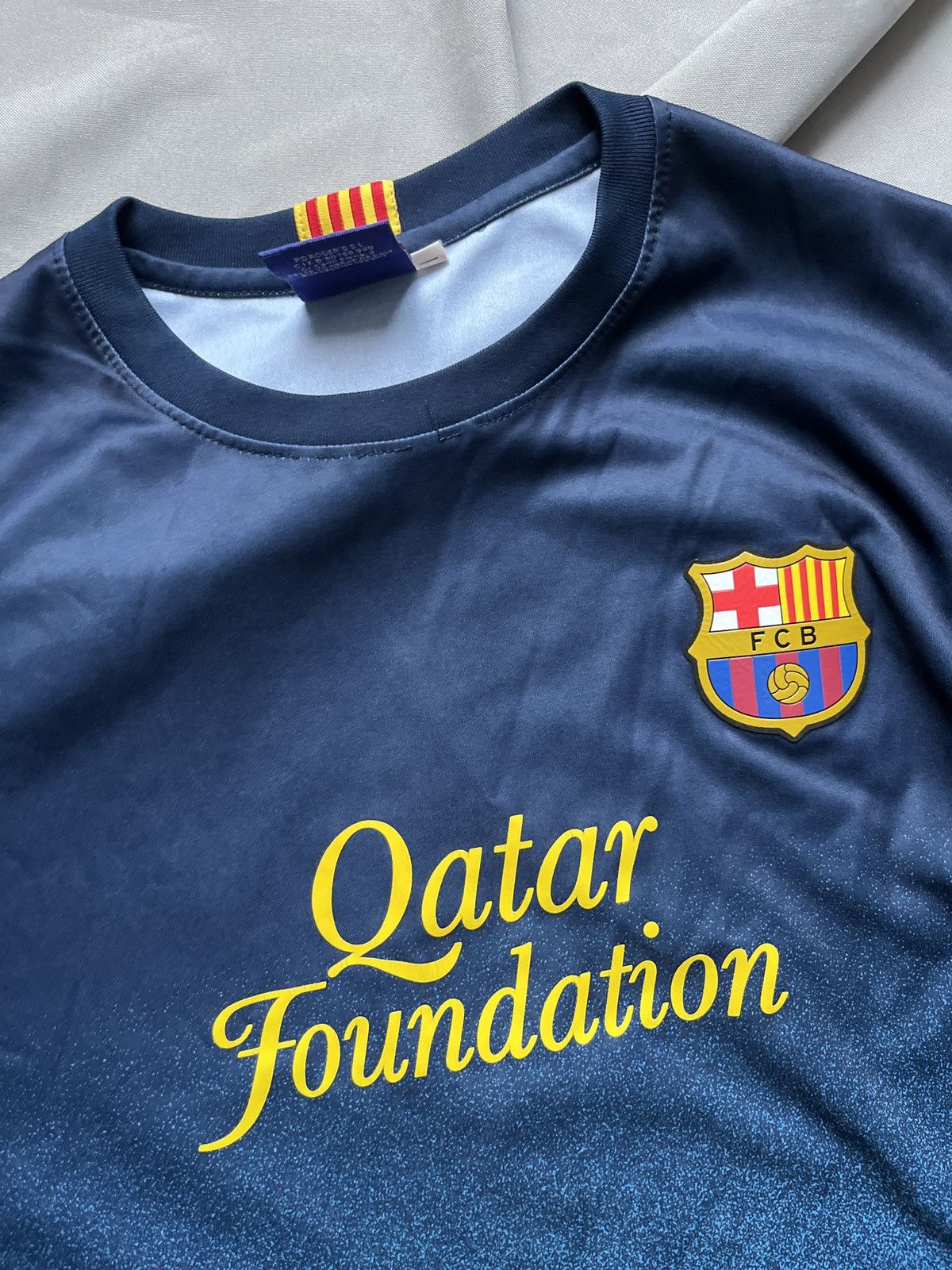 Other F.C. Barcelona V.Valdes Qatar Foundation Long Sleeve Jersey Size US L / EU 52-54 / 3 - 4 Thumbnail