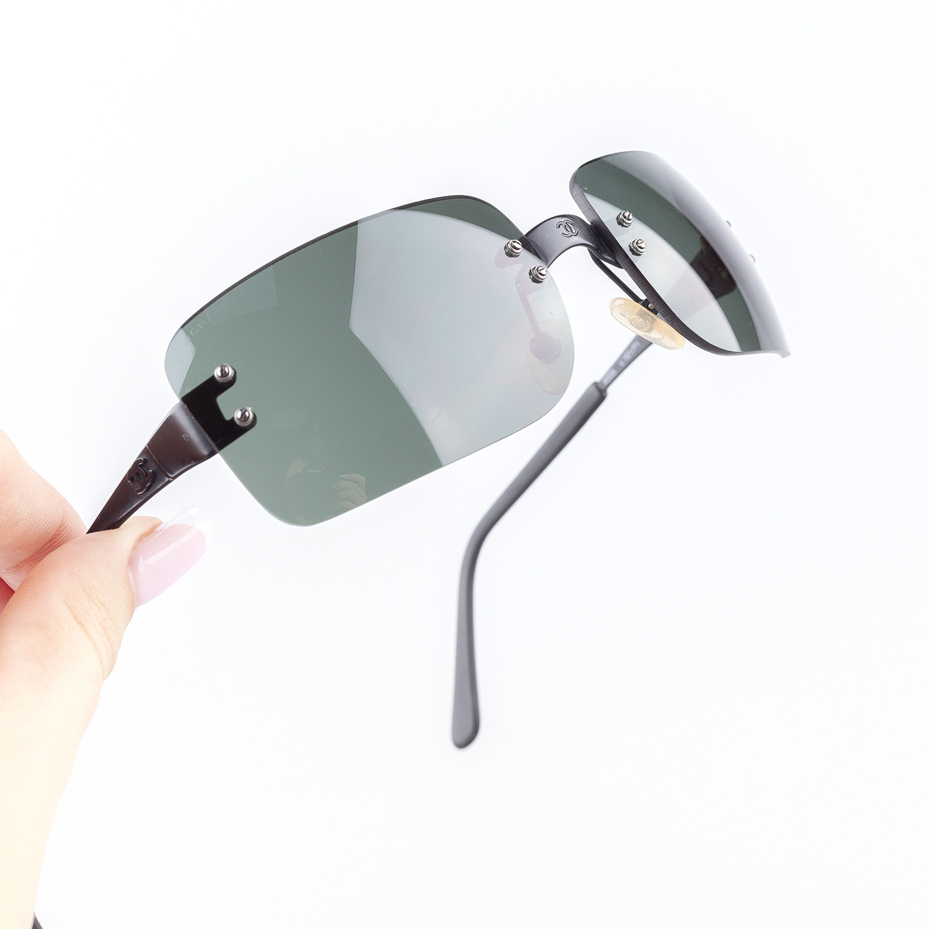Chanel Chanel 4005 C.101/71 Rimless Vintage Sunglasses Size ONE SIZE - 6 Thumbnail