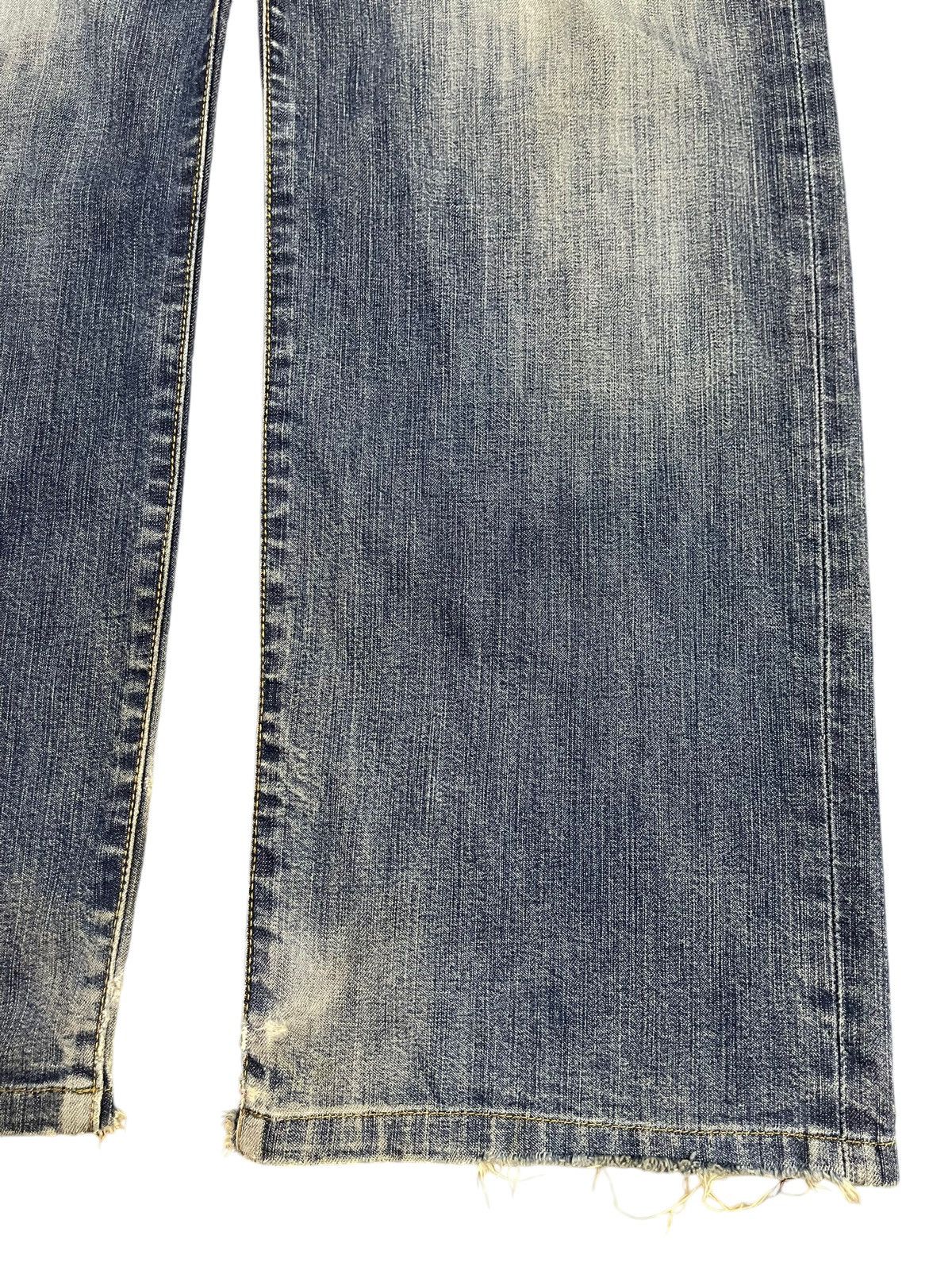 Uniqlo Vintage Japanese Uniqlo Blue Faded Wash Baggy Jeans Size US 33 - 8 Thumbnail
