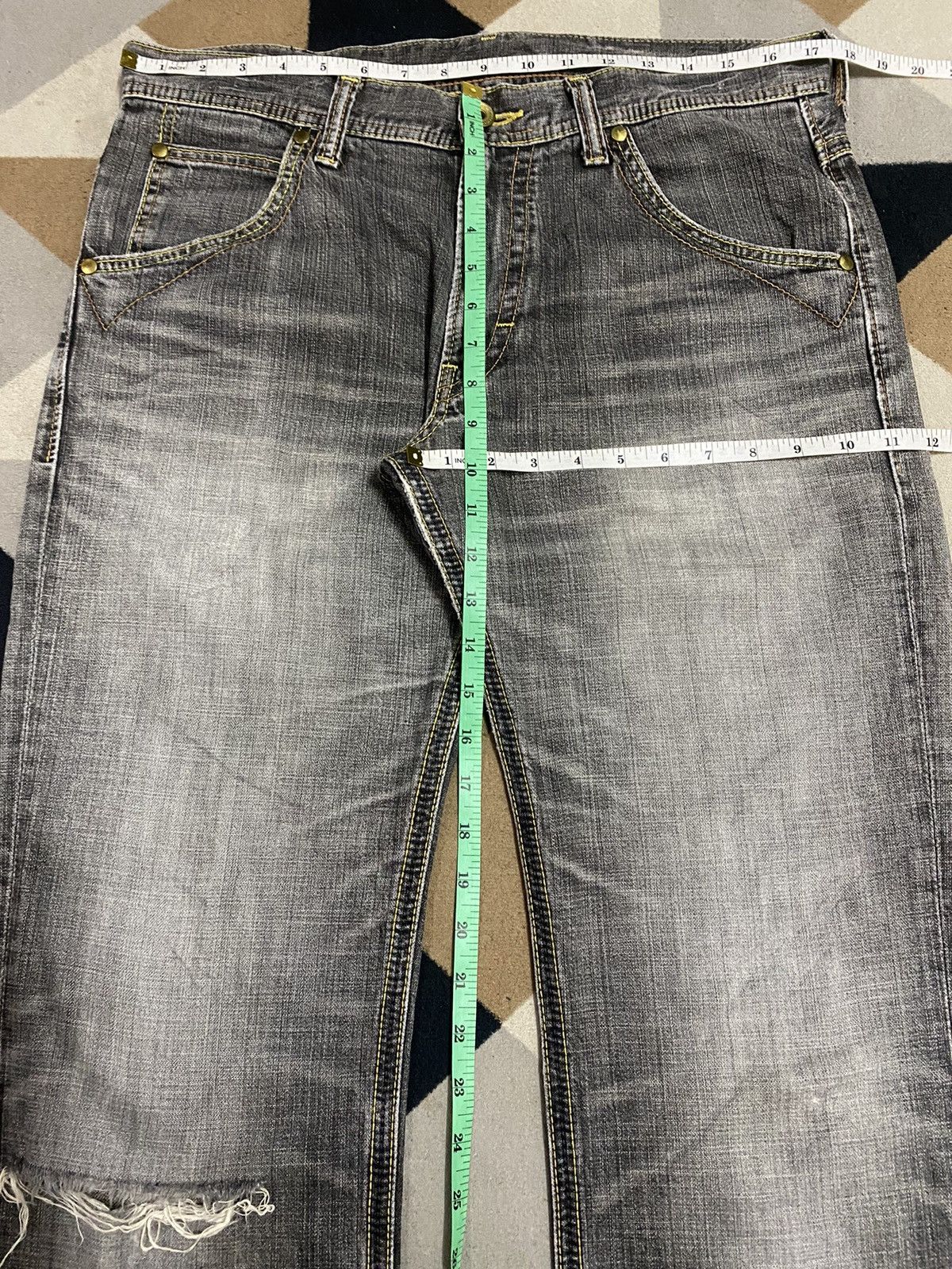 Japanese Brand Vintage Wrangler Black Denim Distressed Wide Leg Jeans Size US 35 - 13 Thumbnail