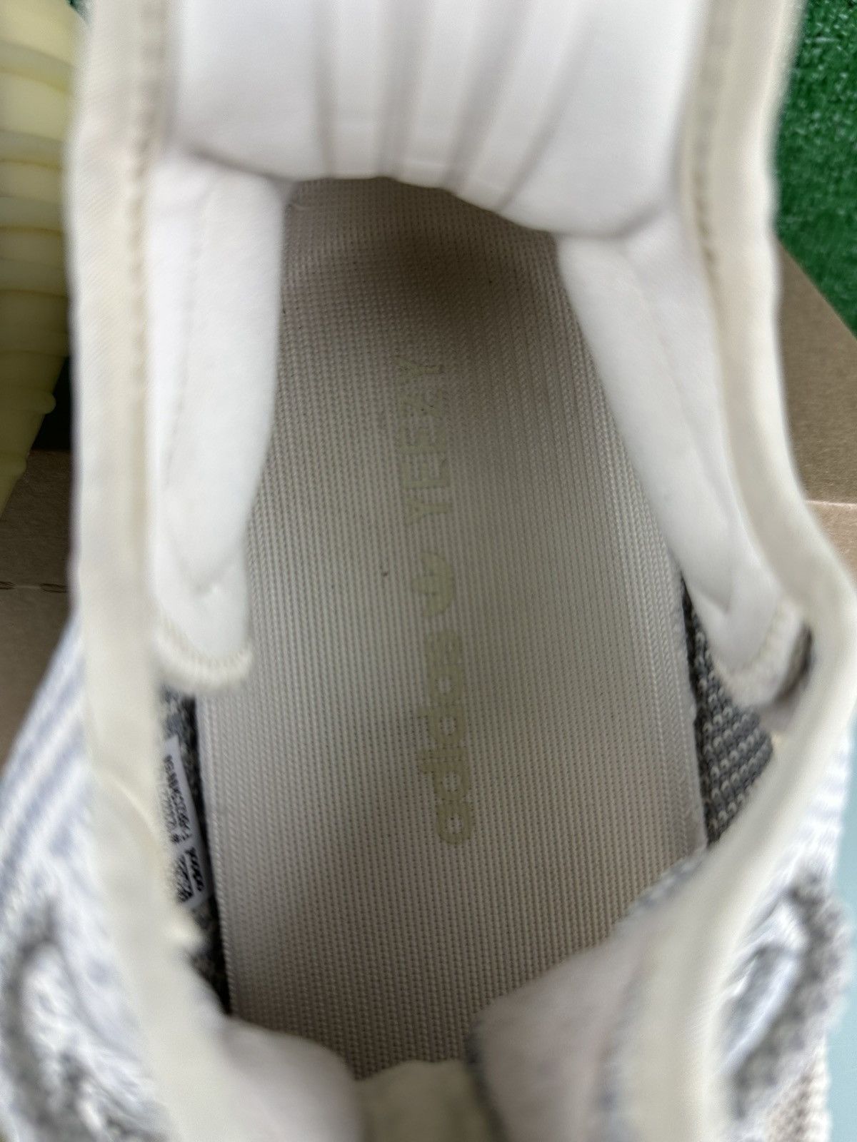 Yeezy Yeezy Boost 350 V2 Lundmark Non-Reflective Size 9 Size US 9 / EU 42 - 6 Thumbnail