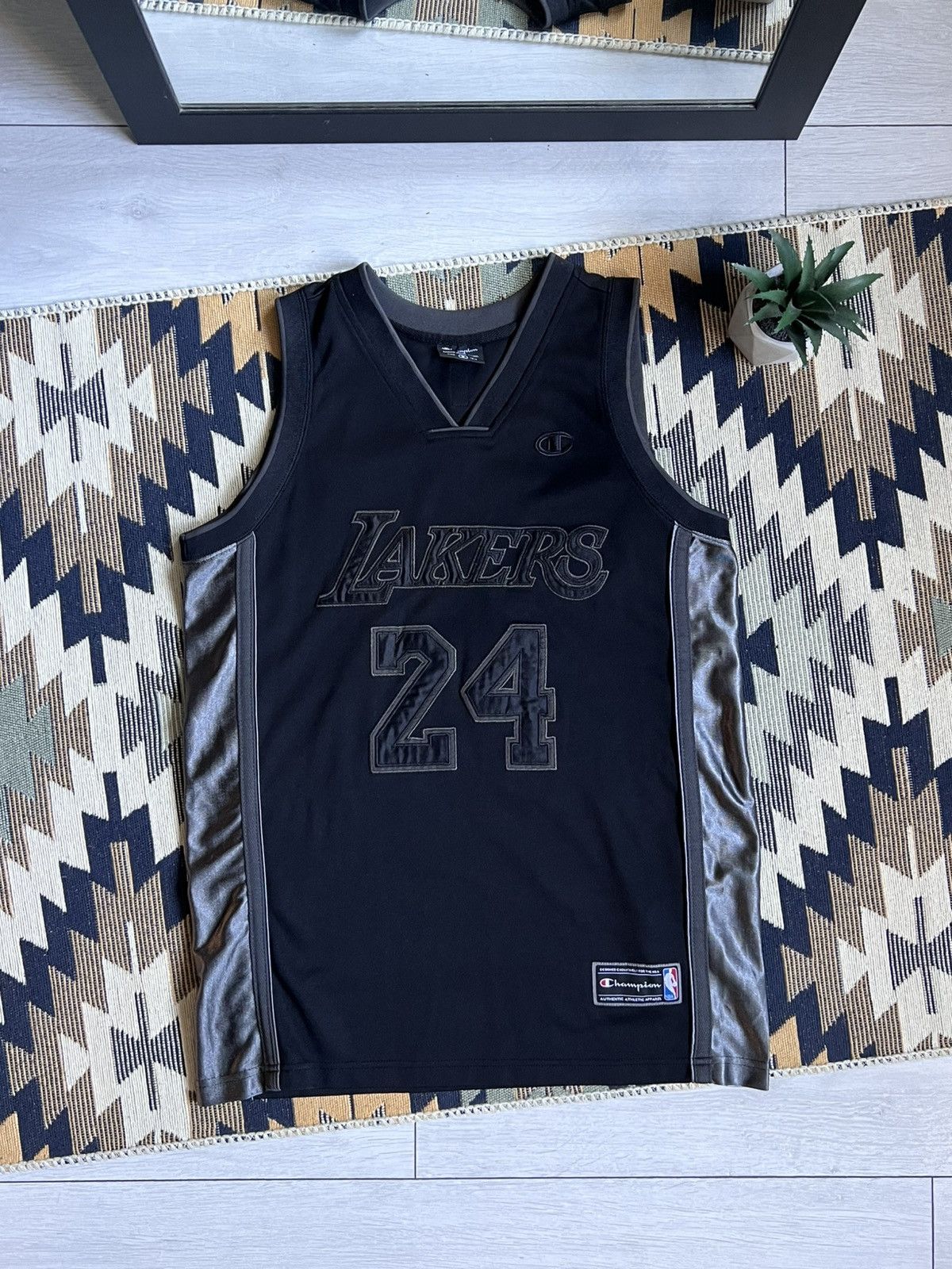 Champion RARE❗️NBA LA Lakers #24 Kobe Bryant All Black Jersey Size US S / EU 44-46 / 1 - 6 Thumbnail