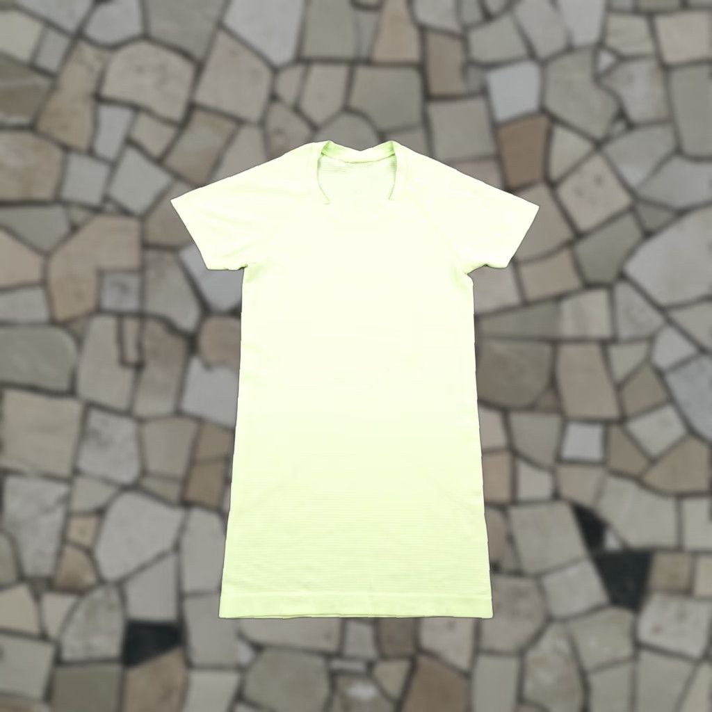 Lululemon Lululemon Shirt 2 Light Green Swiftly Tech Performance Athletic Gym Top Womens Size XS / US 0-2 / IT 36-38 - 1 Thumbnail