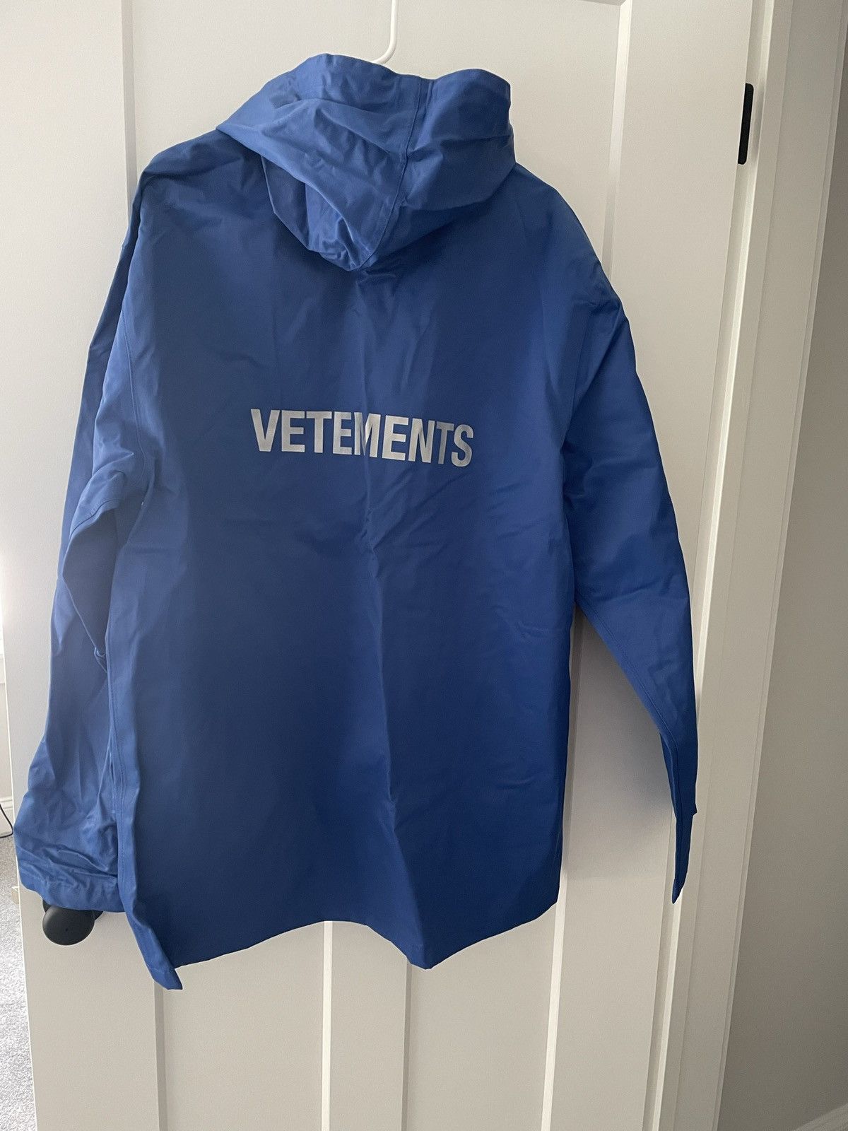 Vetements Vetements Blue Rain Coat Jacket NWT Size US XL / EU 56 / 4 - 2 Thumbnail