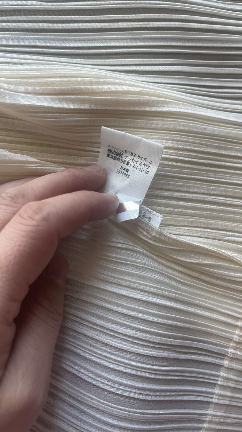 Issey Miyake Issey Miyake size:3 Beige pleated coat Size XS / US 0-2 / IT 36-38 - 4 Thumbnail