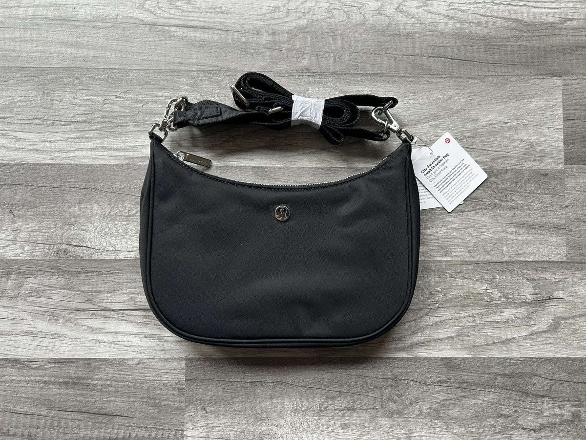 Lululemon Lululemon City Essentials Small Shoulder Bag Black 3L Size ONE SIZE - 1 Thumbnail